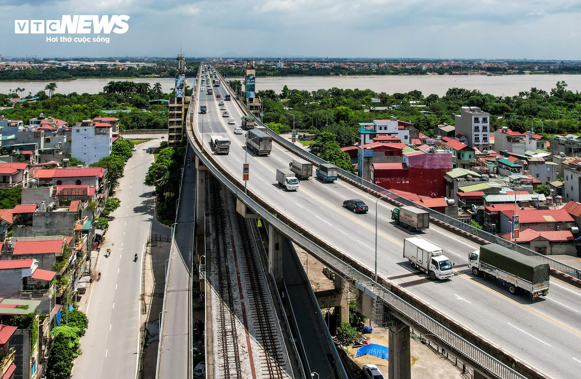 Cầu Thăng Long gần 40 năm tuổi bắc qua sông Hồng nhìn từ flycam - 6