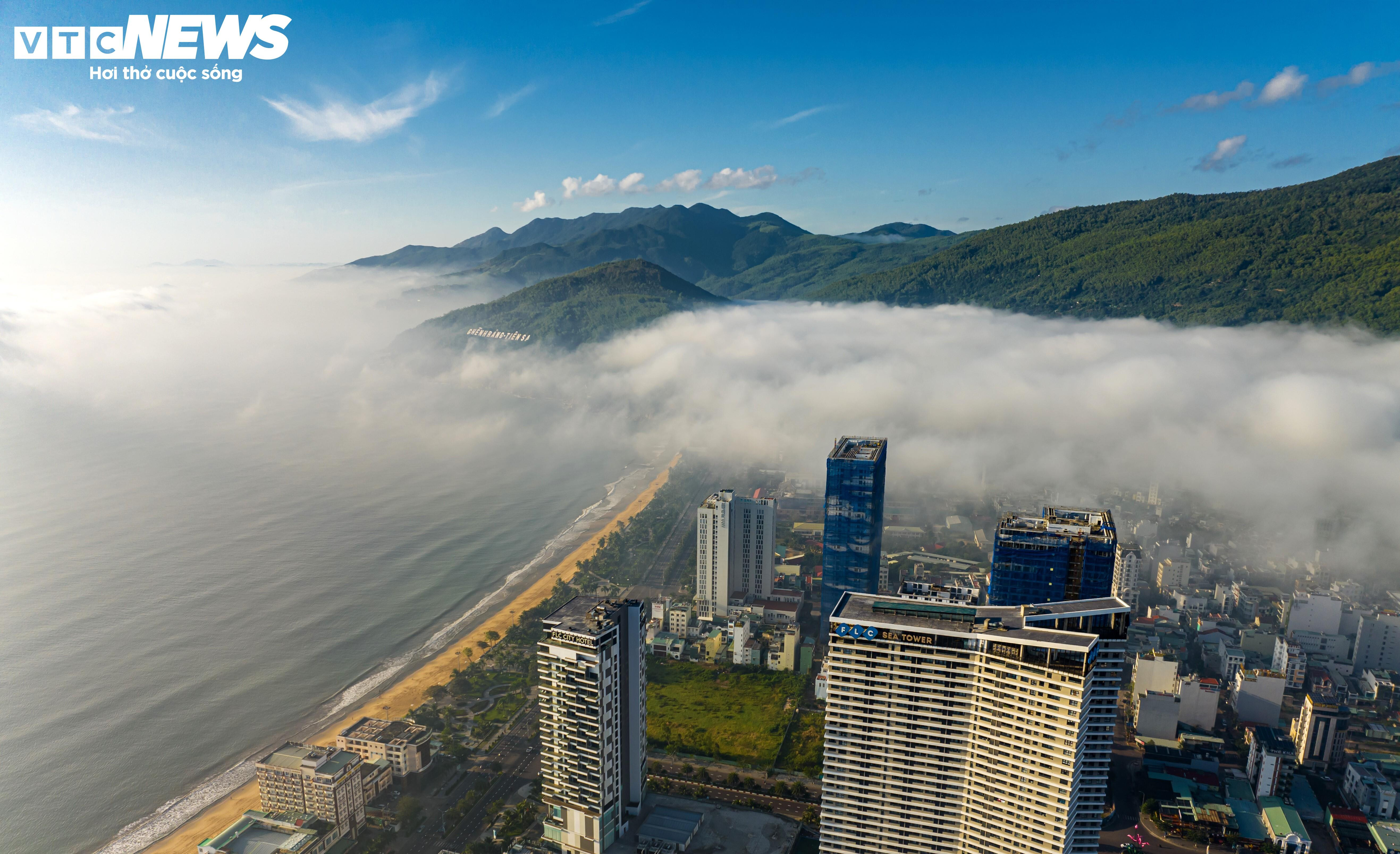 Sương mù giăng lối, người dân phố biển Quy Nhơn ngỡ đang ‘lạc bước’ Đà Lạt - 9