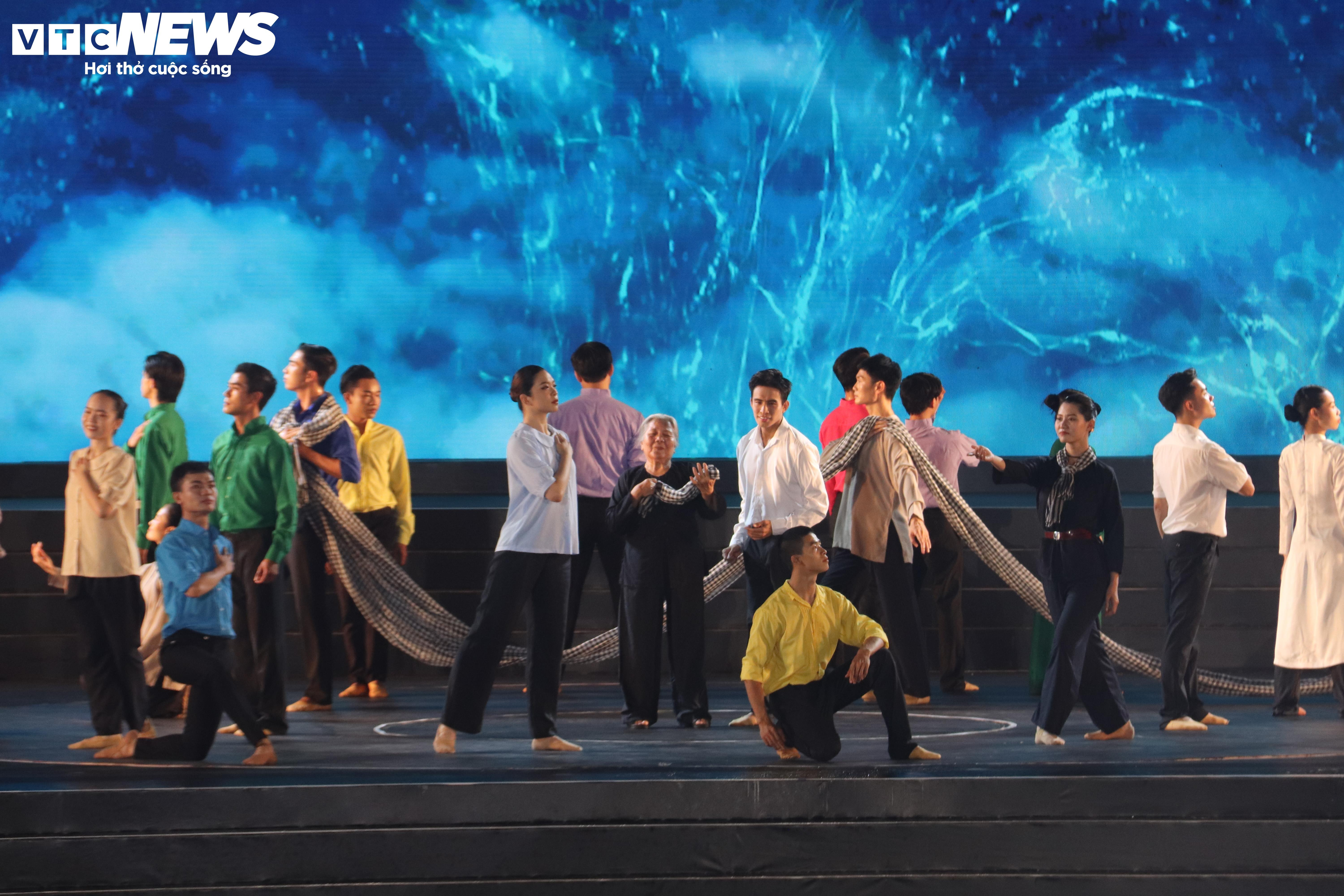 Chủ tịch nước Võ Văn Thưởng chúc Tết kiều bào tại Xuân Quê hương 2024 - 10