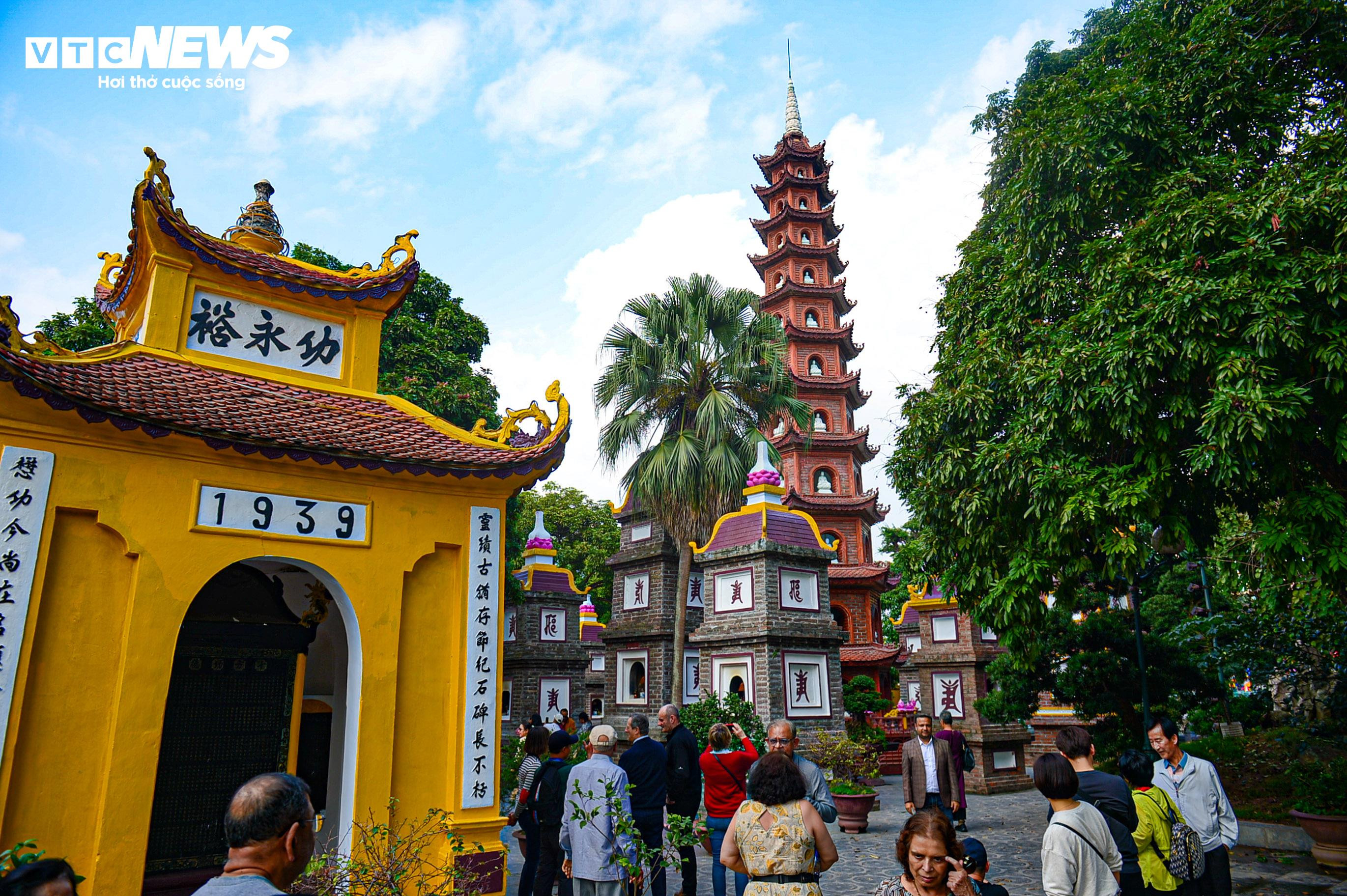 Du xuân Giáp Thìn cùng những danh thắng tâm linh nổi tiếng Hà Nội - 2