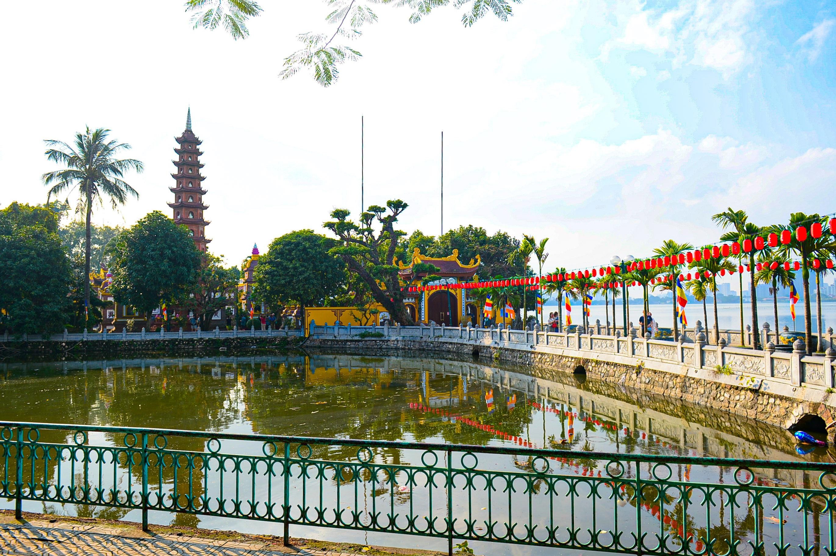 Du xuân Giáp Thìn cùng những danh thắng tâm linh nổi tiếng Hà Nội - 5