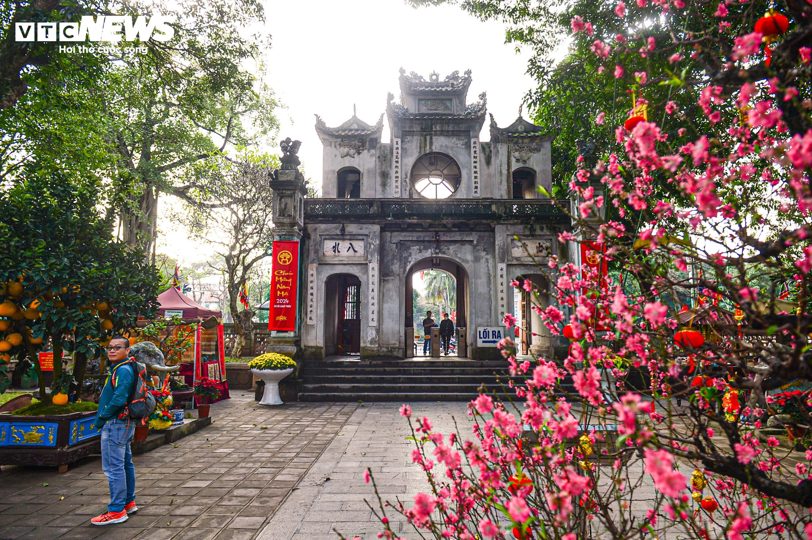 Du xuân Giáp Thìn cùng những danh thắng tâm linh nổi tiếng Hà Nội - 10