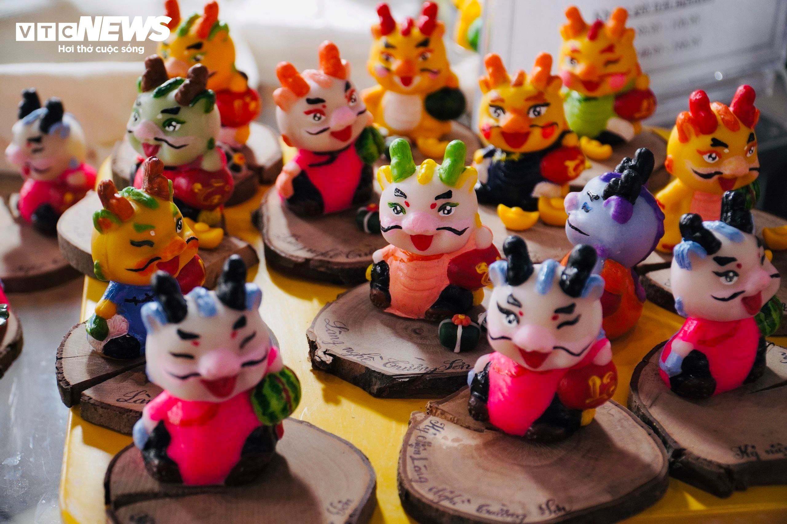 Xem nghệ nhân tạo hình những chú rồng ngộ nghĩnh bằng đất sét - 4