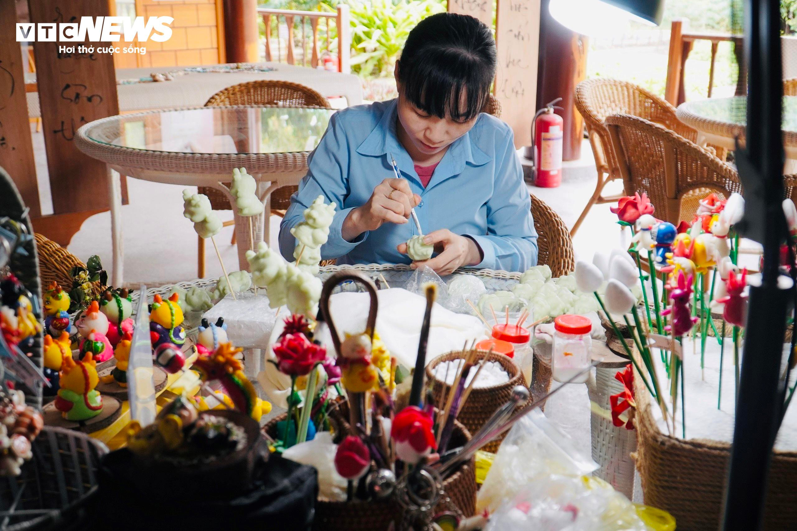 Xem nghệ nhân tạo hình những chú rồng ngộ nghĩnh bằng đất sét - 5