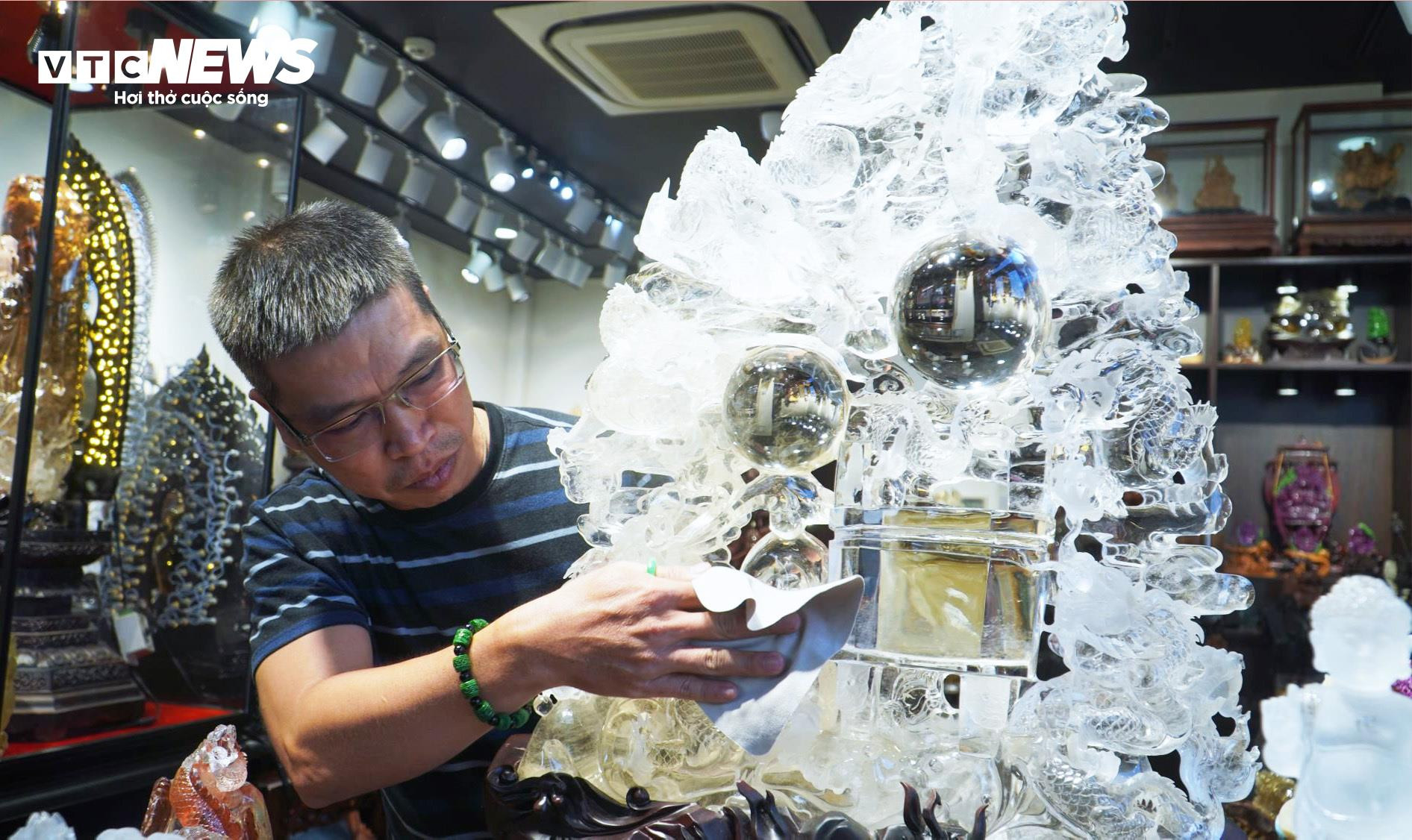 Chiêm ngưỡng những bức tượng rồng bằng đá quý trị giá tiền tỷ - 2