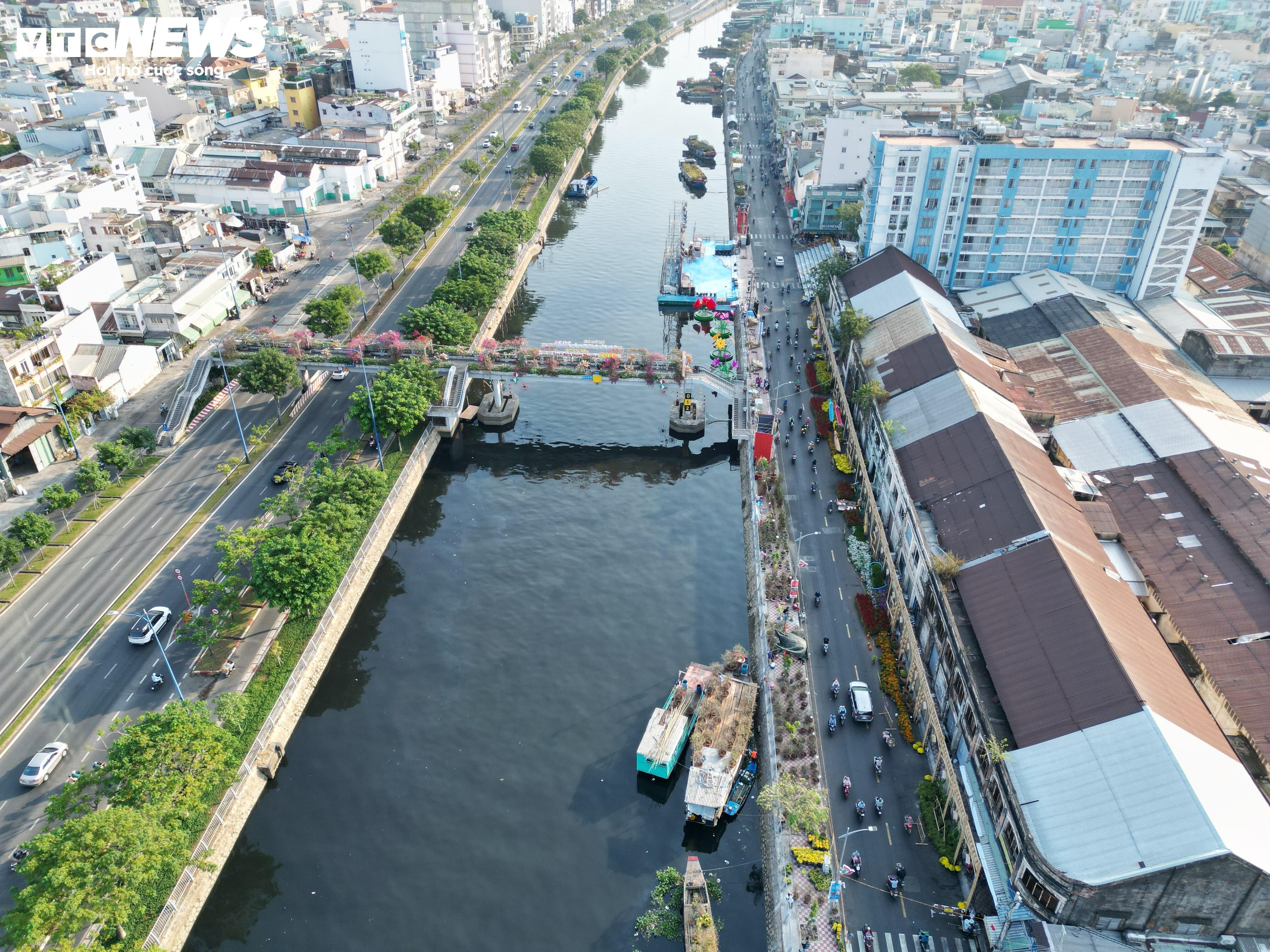 Phiên chợ hoa đặc biệt ngày giáp Tết ở TP.HCM - 14