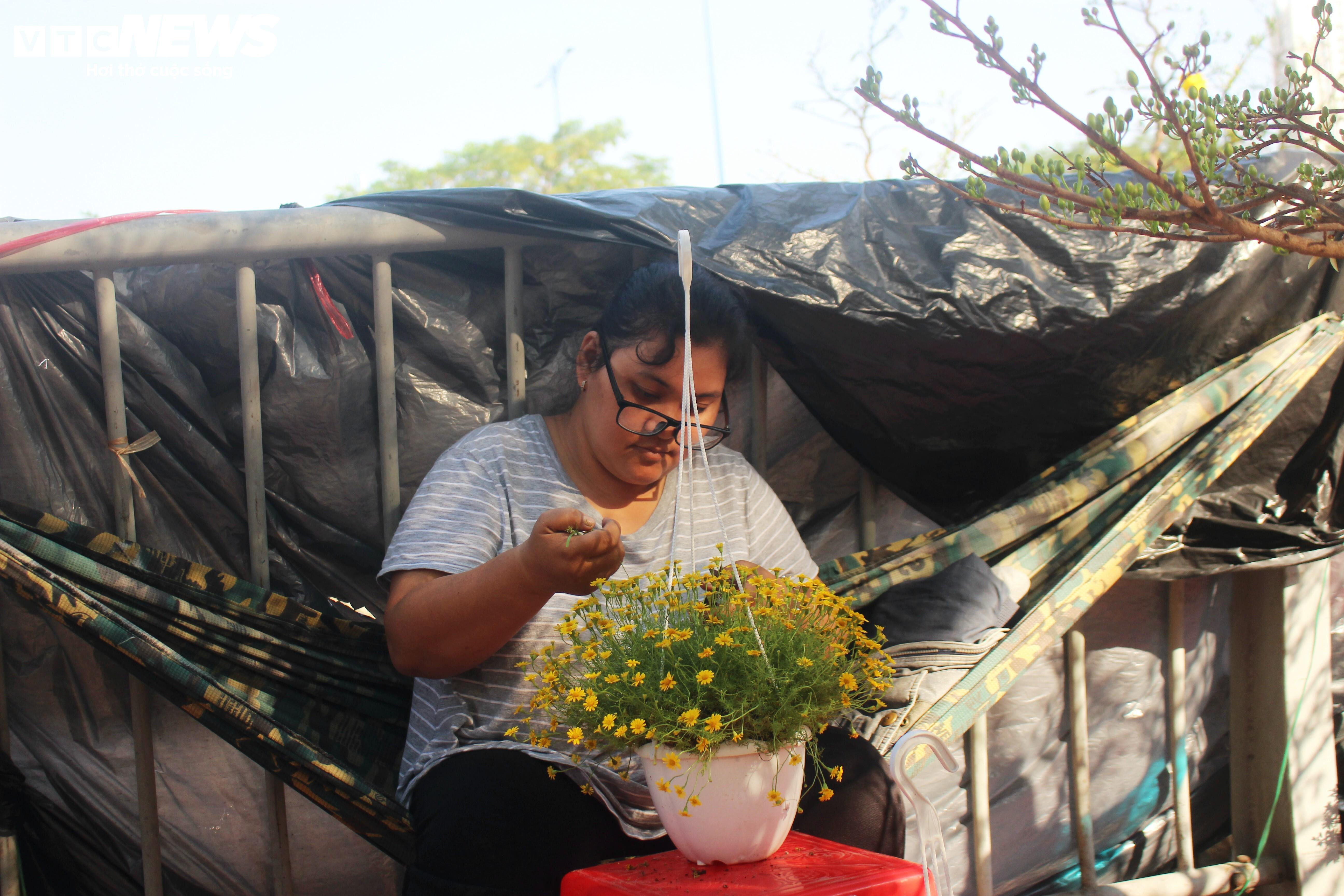 Phiên chợ hoa đặc biệt ngày giáp Tết ở TP.HCM - 9