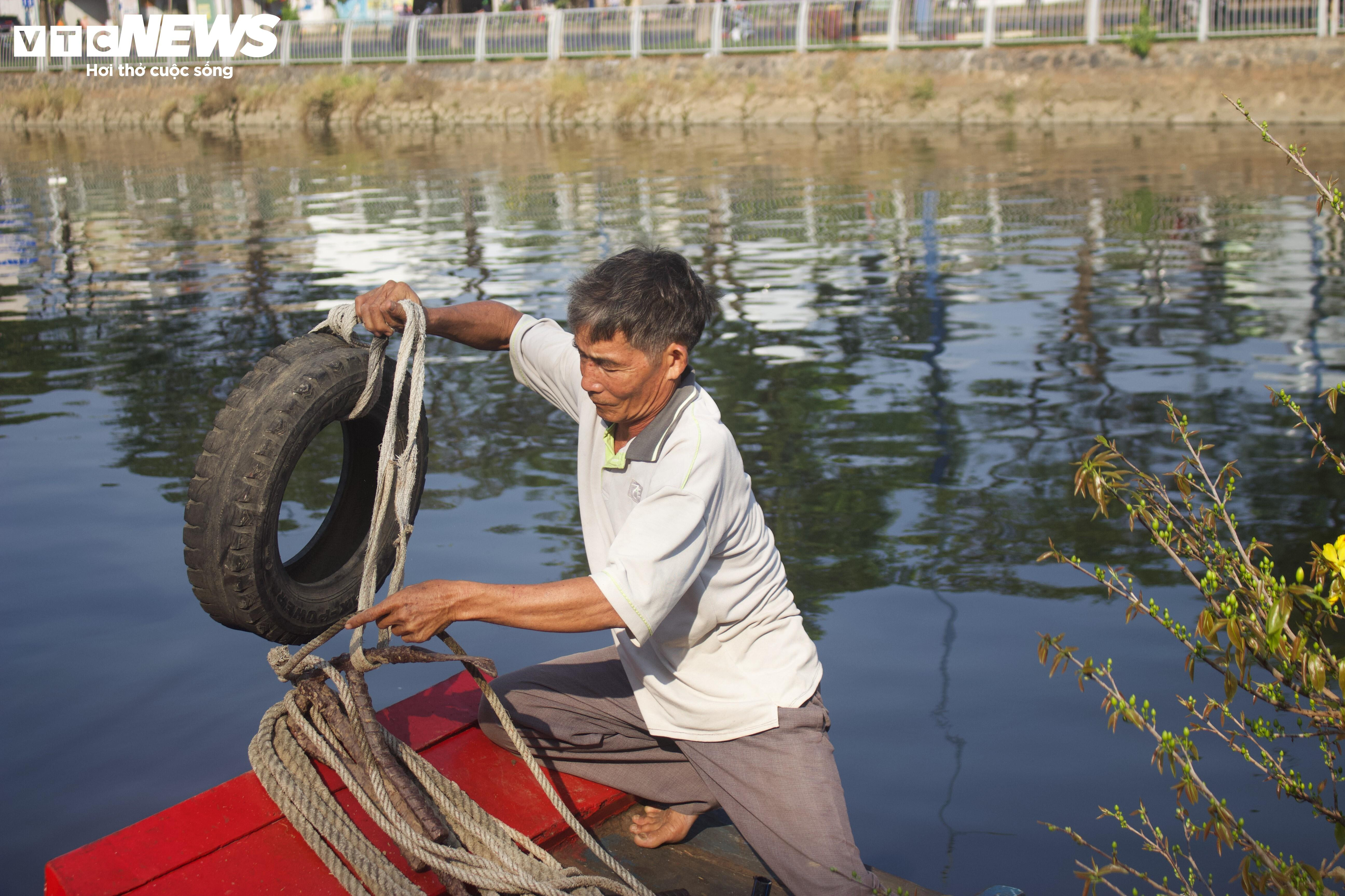 Phiên chợ hoa đặc biệt ngày giáp Tết ở TP.HCM - 10