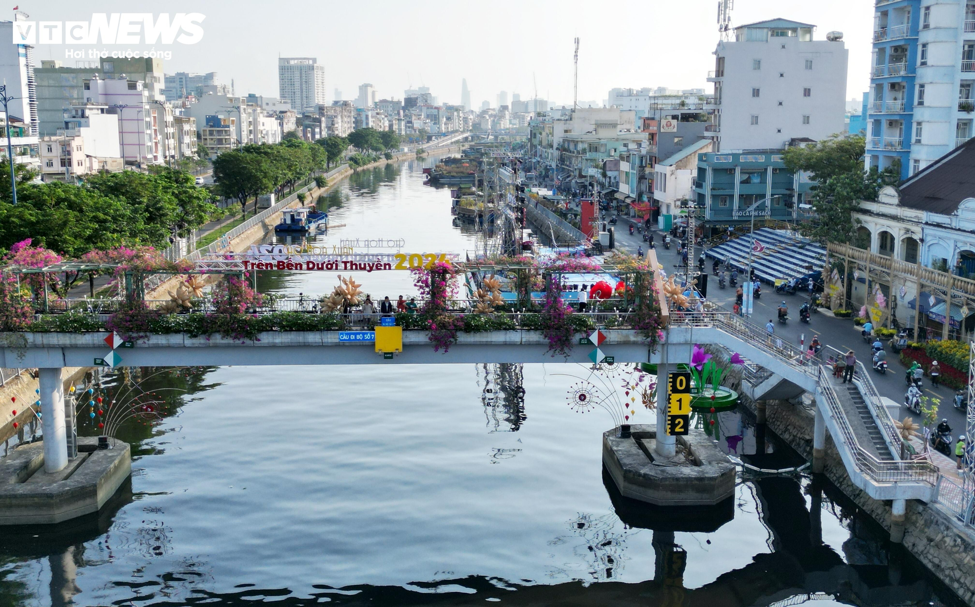 Phiên chợ hoa đặc biệt ngày giáp Tết ở TP.HCM - 15