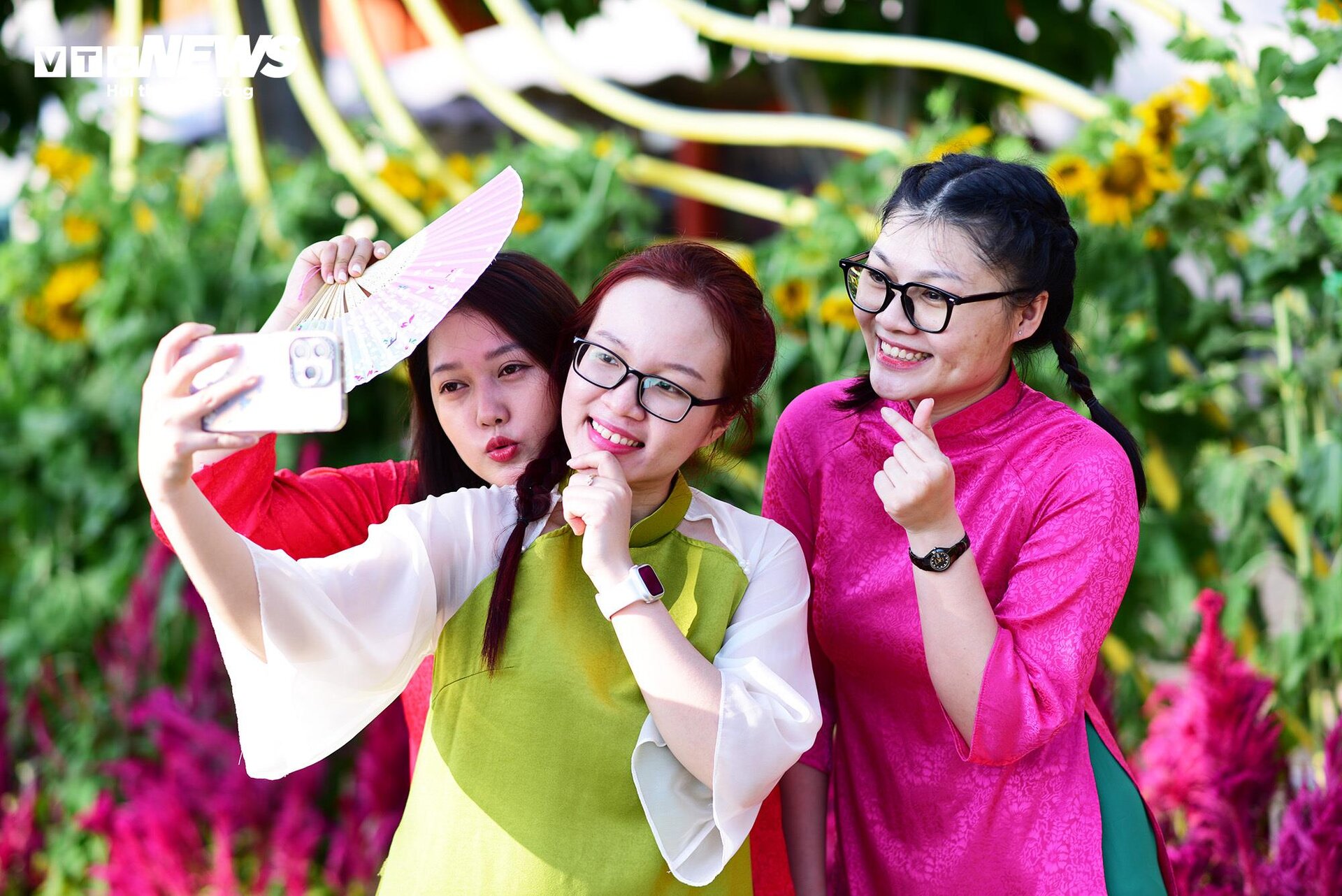 Rồng Thần - Chim Tiên nổi bật giữa đường hoa Phú Mỹ Hưng - 6