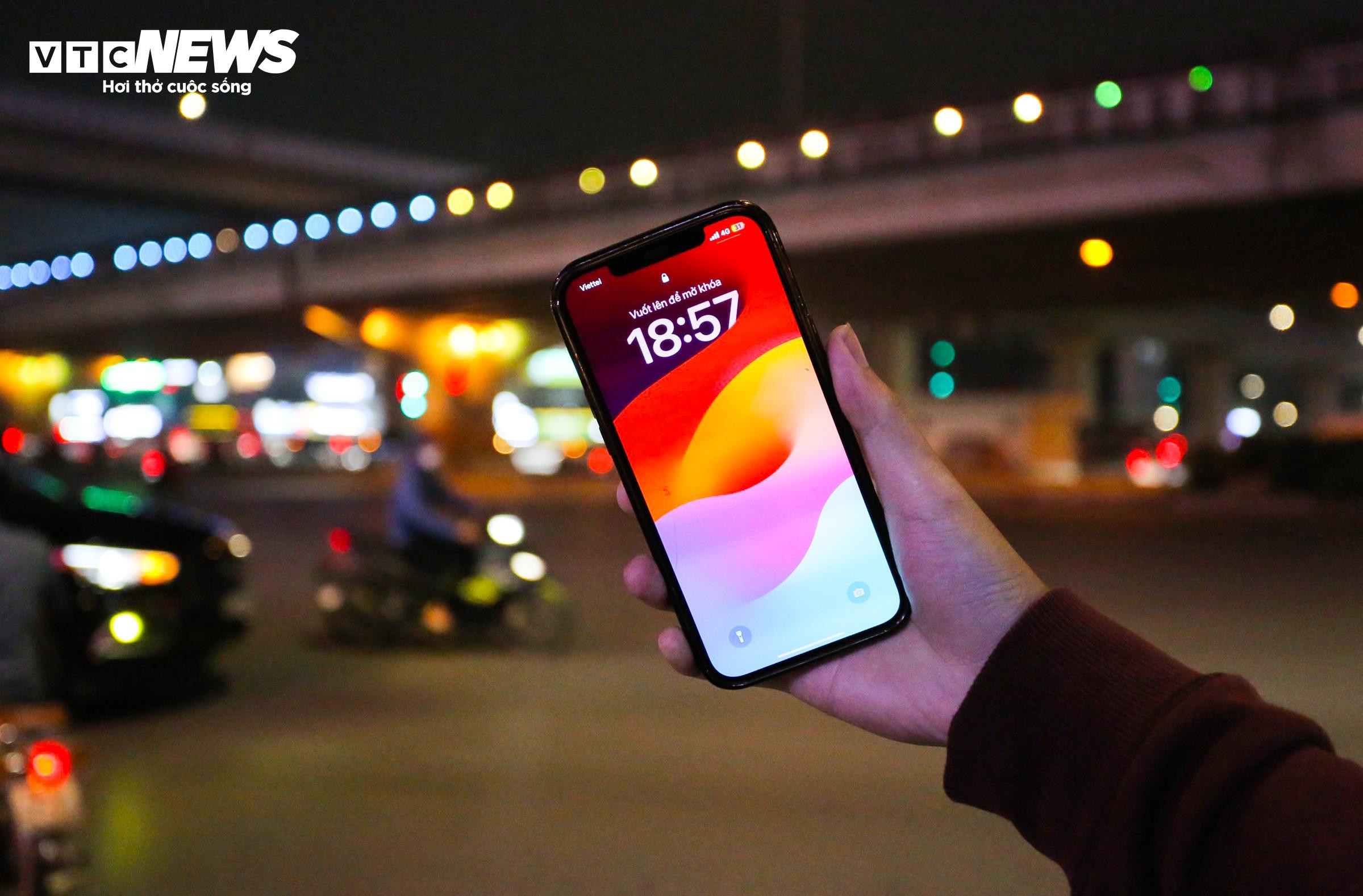 Nhiều tuyến đường huyết mạch của Thủ đô thông thoáng lạ thường ở giờ cao điểm - 8