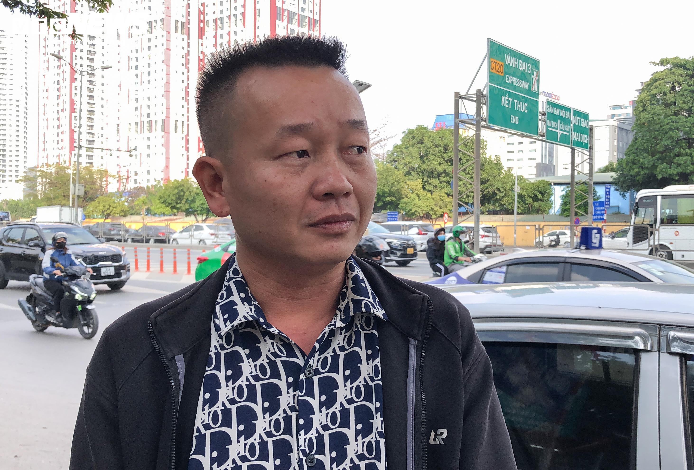 Ô tô đua nhau lấn làn trên đường Vành đai 3, xe cứu thương chật vật tìm lối lên - 8