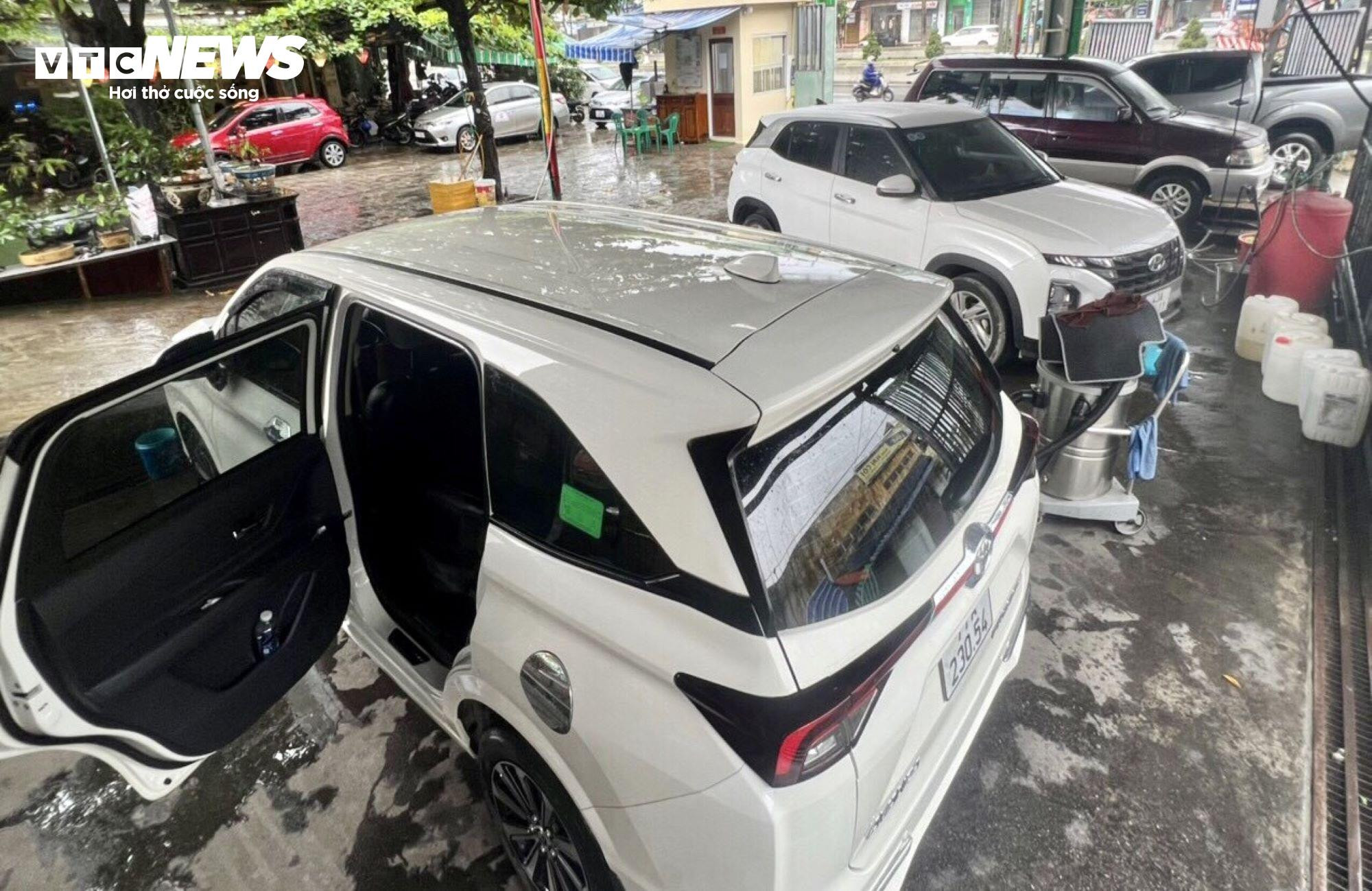 Dịch vụ rửa xe Tết: Làm từ sáng đến tối, các garage thu chục triệu mỗi ngày - 8