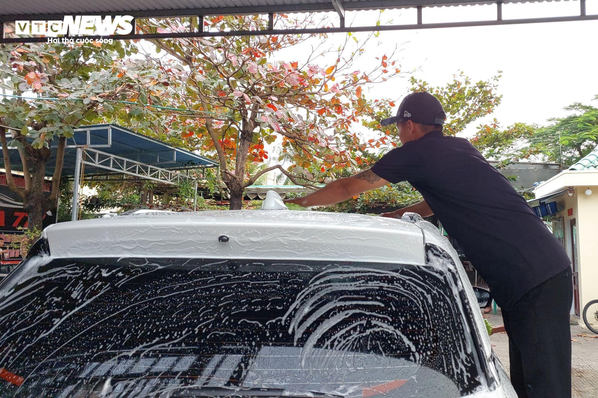 Dịch vụ rửa xe Tết: Làm từ sáng đến tối, các garage thu chục triệu mỗi ngày - 5