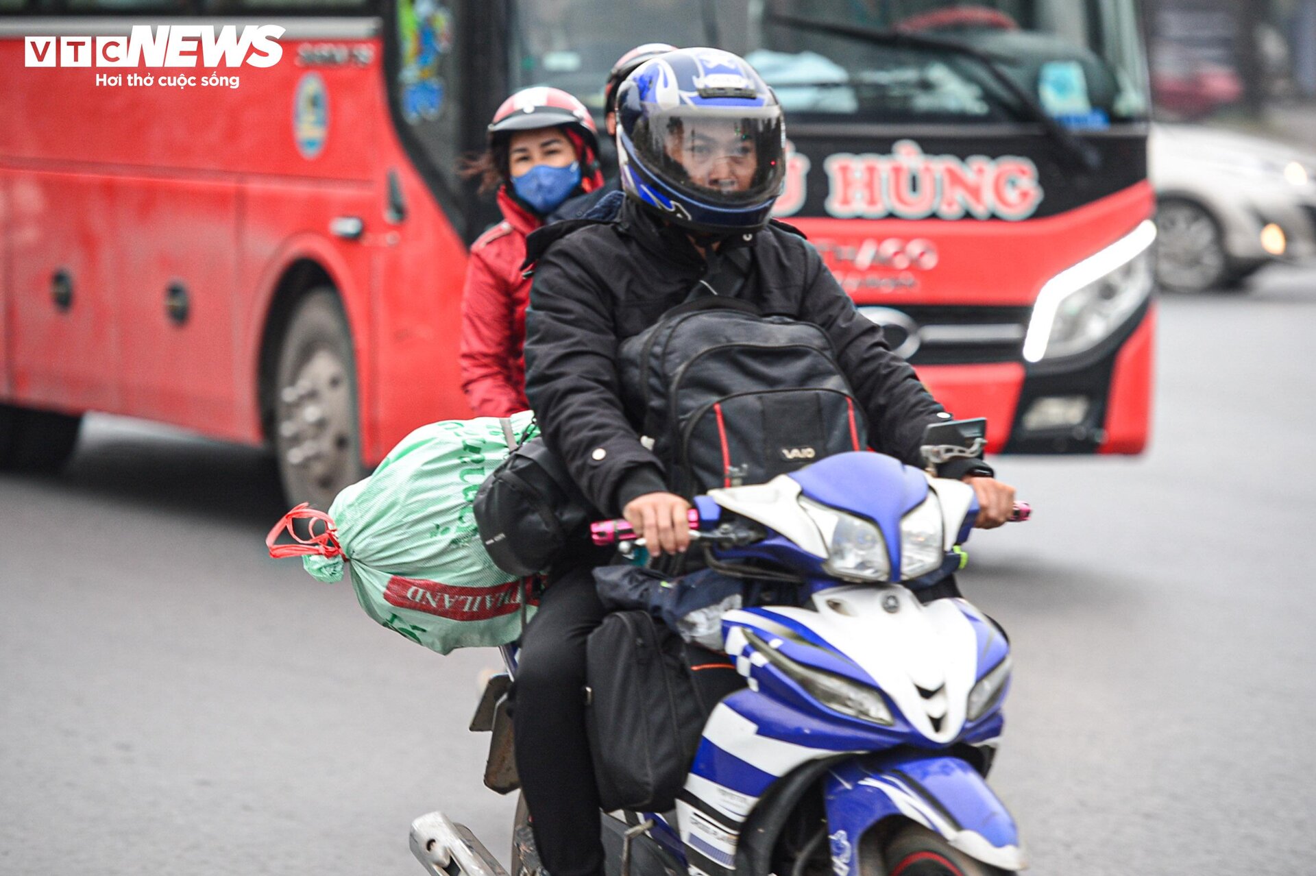 Chiều 27 Tết, cửa ngõ Hà Nội ùn tắc kéo dài - 10