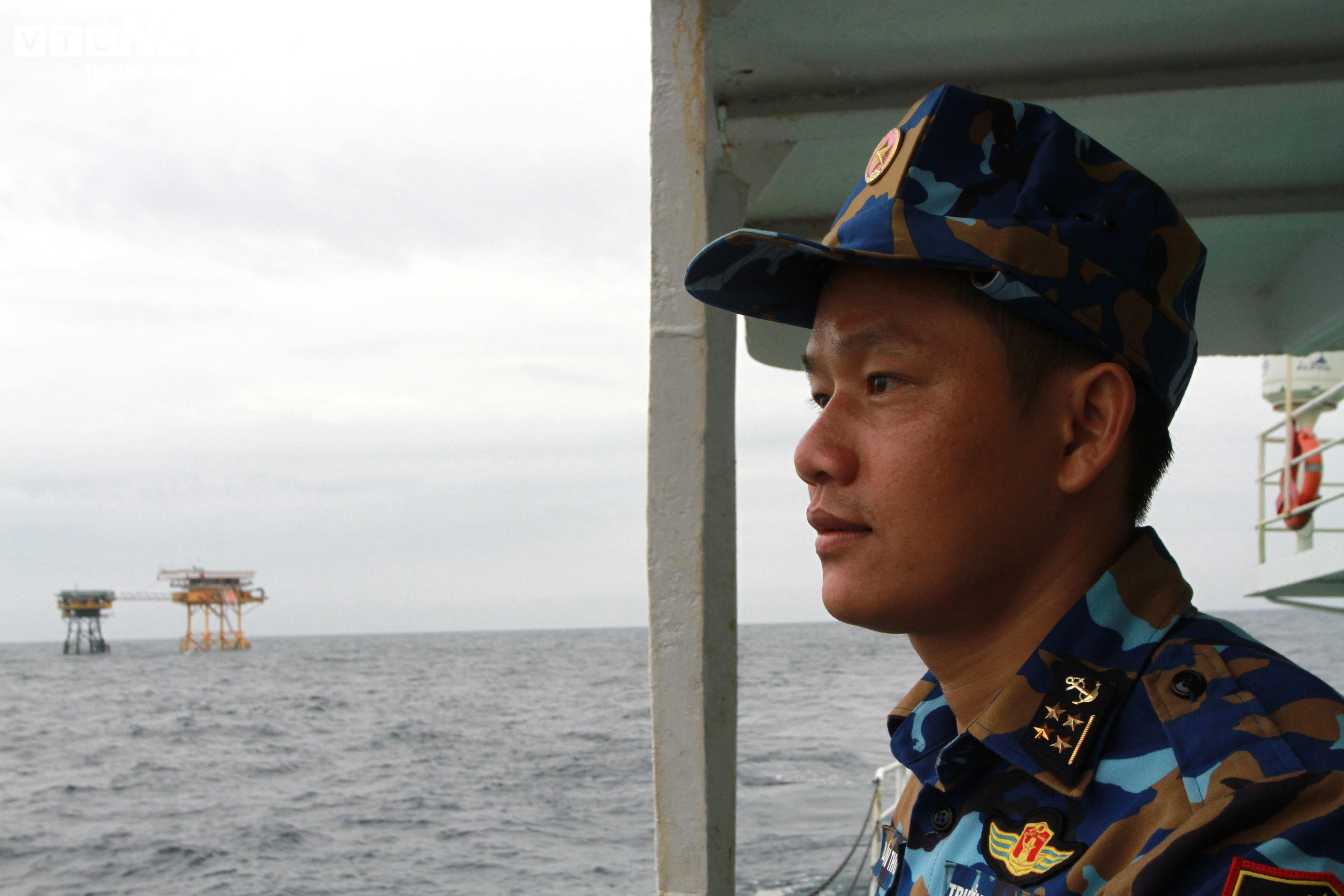 ‘Người vận chuyển’ trên tàu Trường Sa 16 - 5