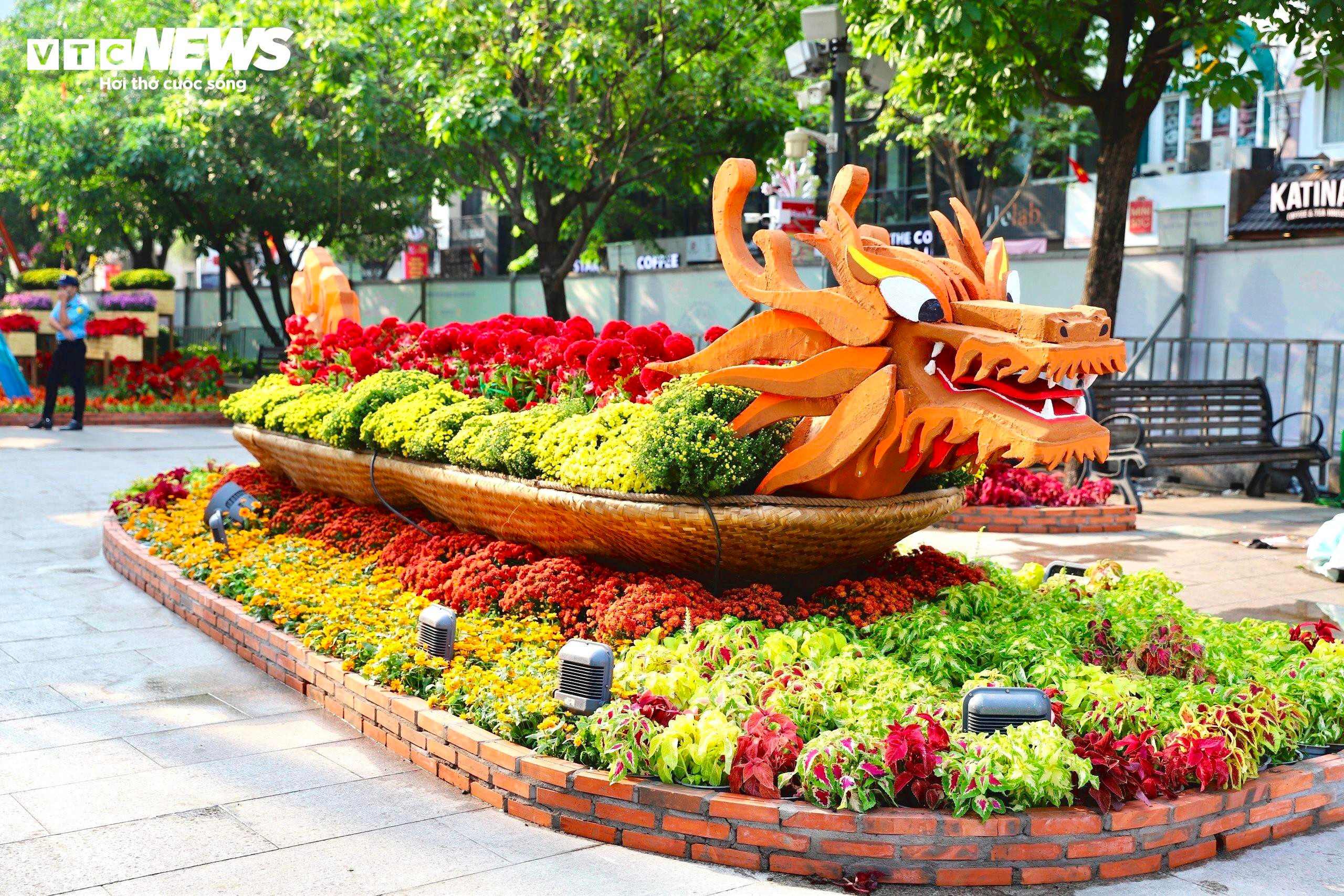 Linh vật rồng đường hoa Nguyễn Huệ được khen đẹp hơn hình 3D - 9