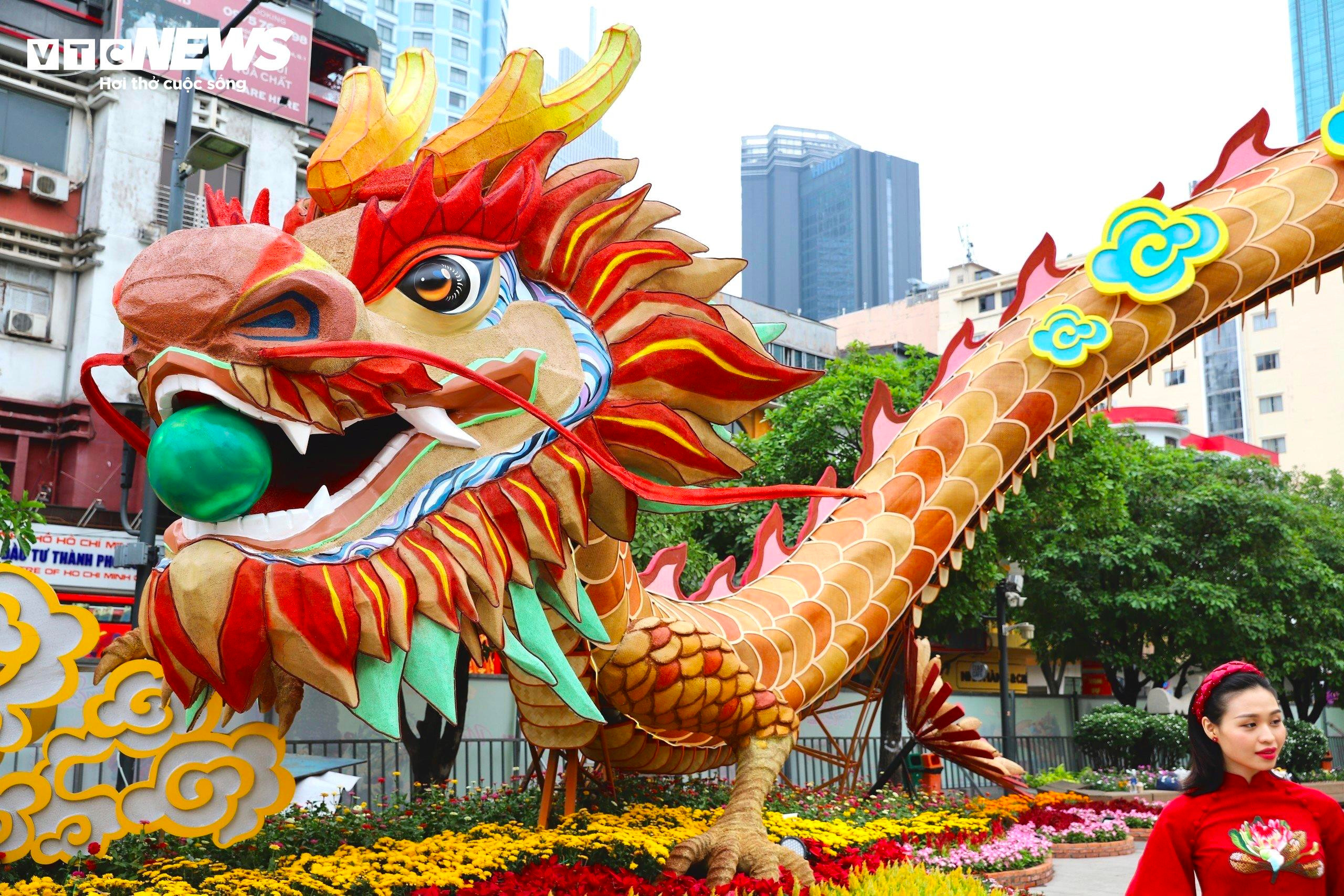Linh vật rồng đường hoa Nguyễn Huệ được khen đẹp hơn hình 3D - 5