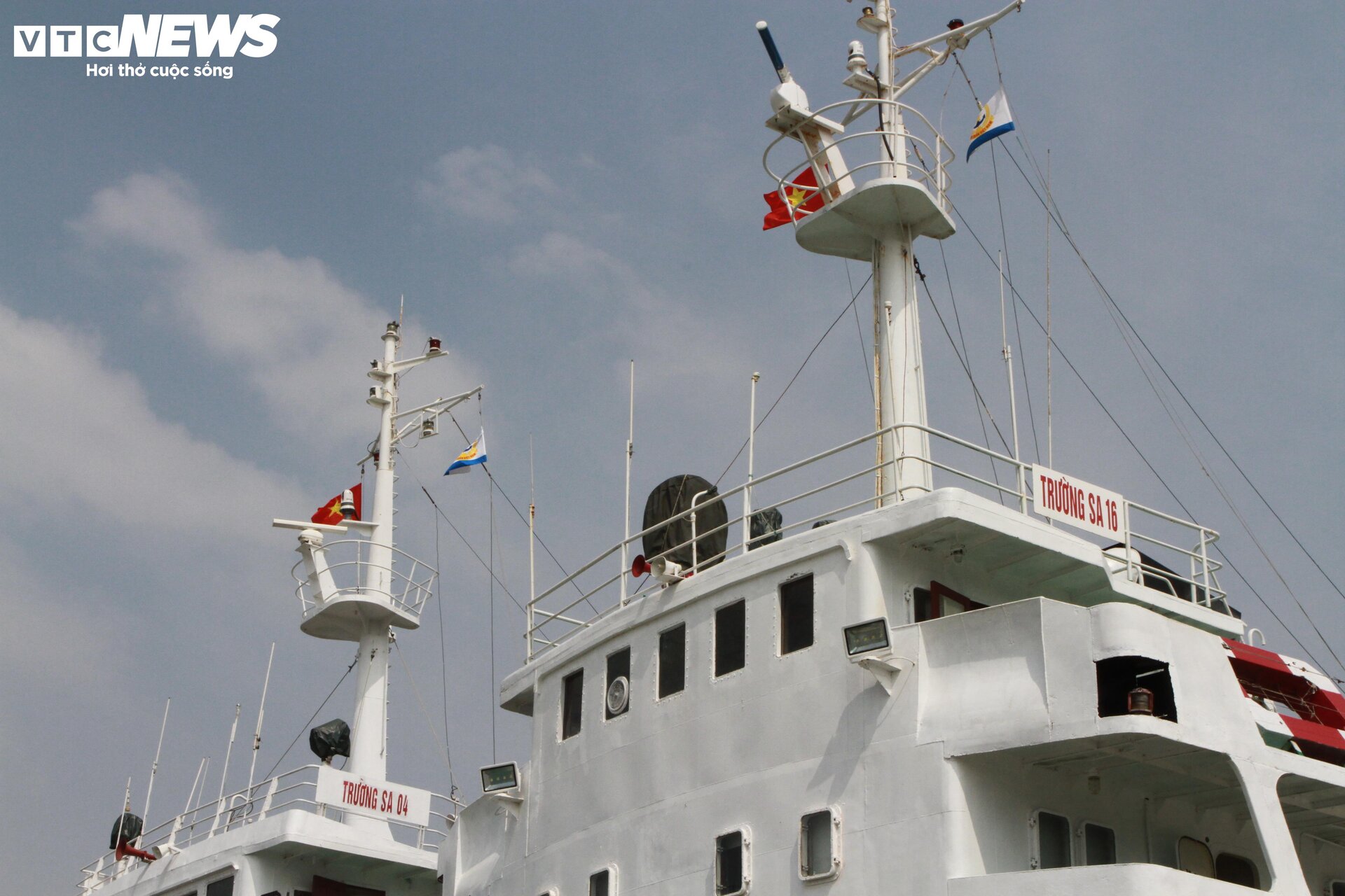 ‘Người vận chuyển’ trên tàu Trường Sa 16 - 1