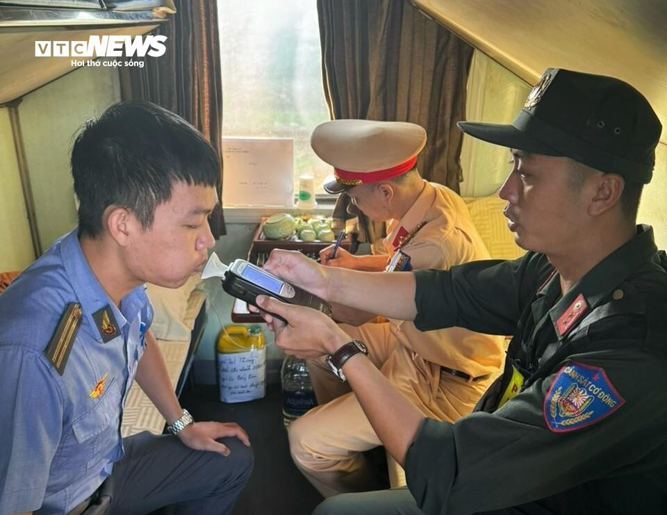 Những người đưa chuyến tàu đi xuyên Giao thừa, chở Tết đi muôn phương - 6