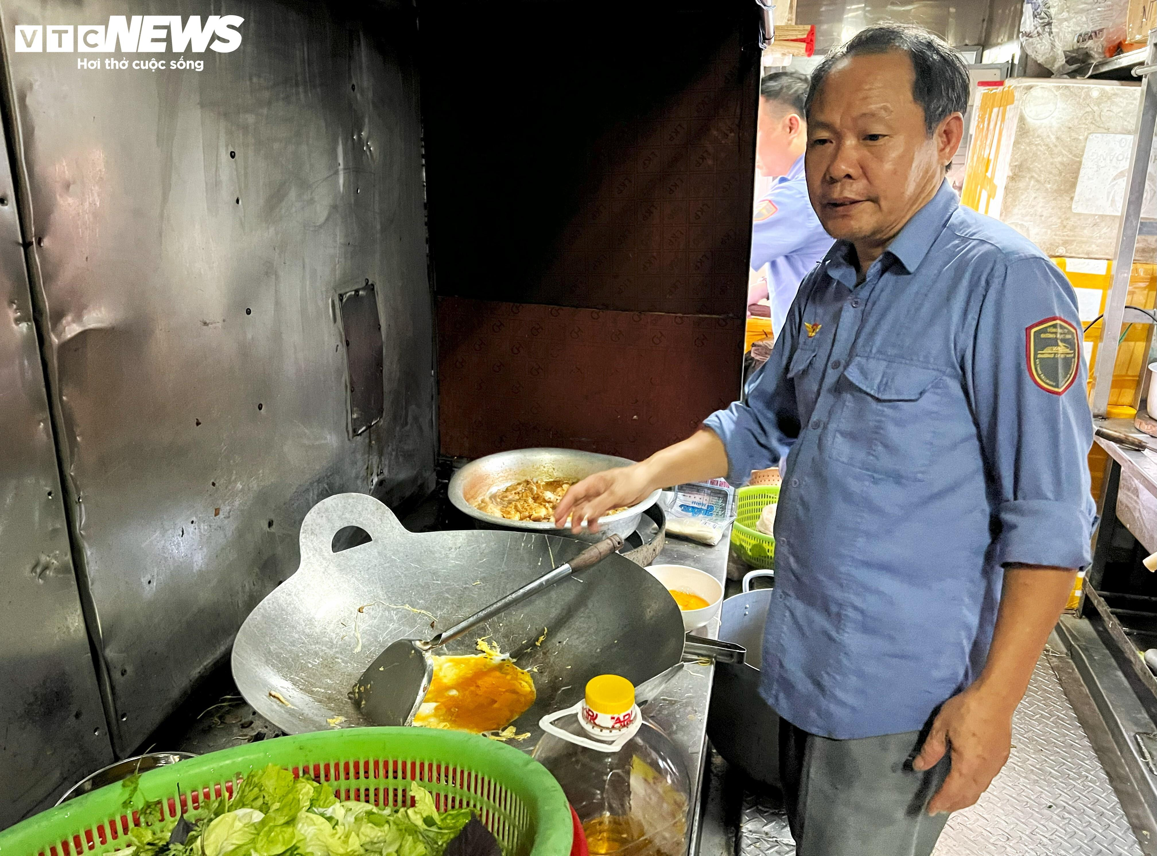 Những người đưa chuyến tàu đi xuyên Giao thừa, chở Tết đi muôn phương - 9