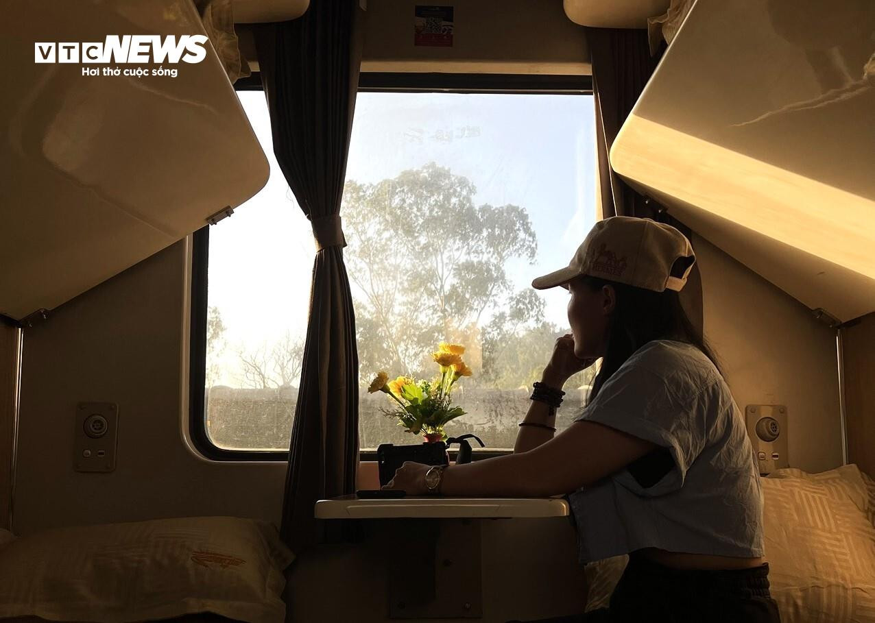 Chuyến tàu bồi hồi của những người con xa xứ về đến quê nhà ngày 30 Tết - 13