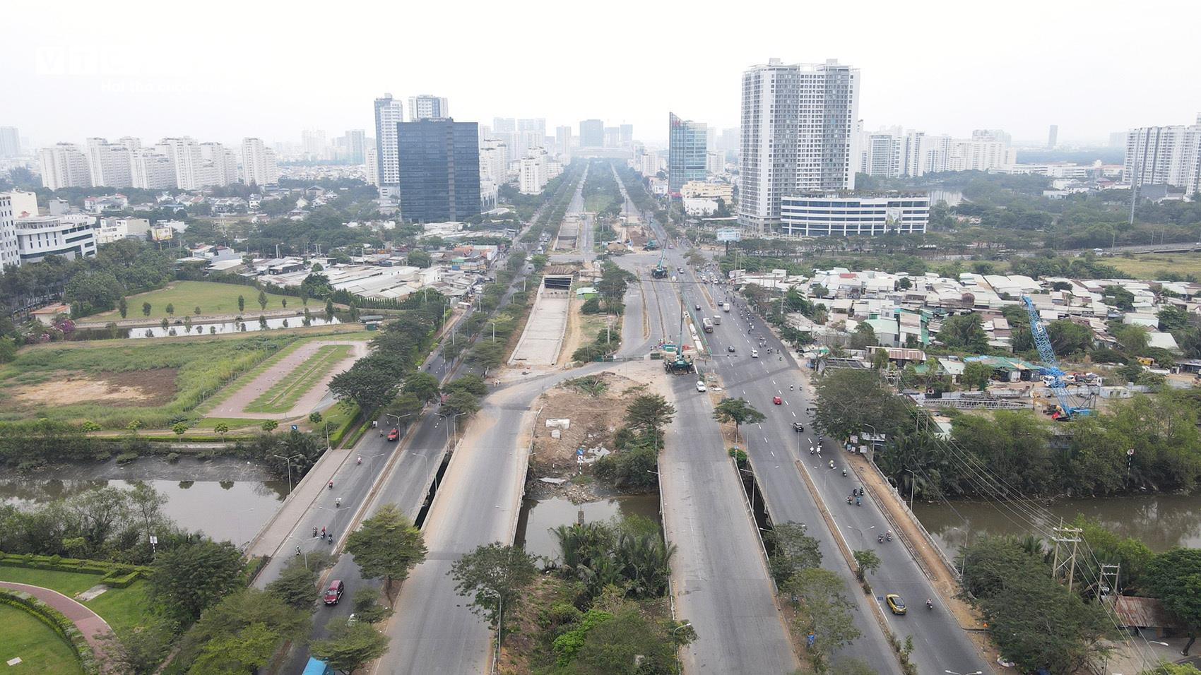 Cận cảnh nút giao hơn 800 tỷ đồng ở TP.HCM đóng kín để thi công hầm - 10