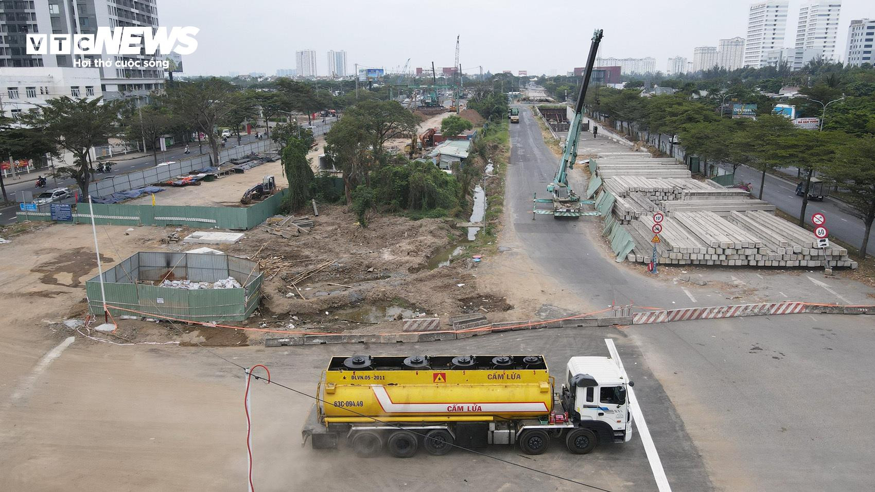 Cận cảnh nút giao hơn 800 tỷ đồng ở TP.HCM đóng kín để thi công hầm - 13