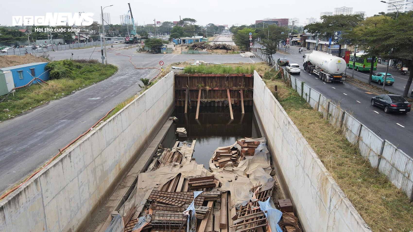 Cận cảnh nút giao hơn 800 tỷ đồng ở TP.HCM đóng kín để thi công hầm - 8