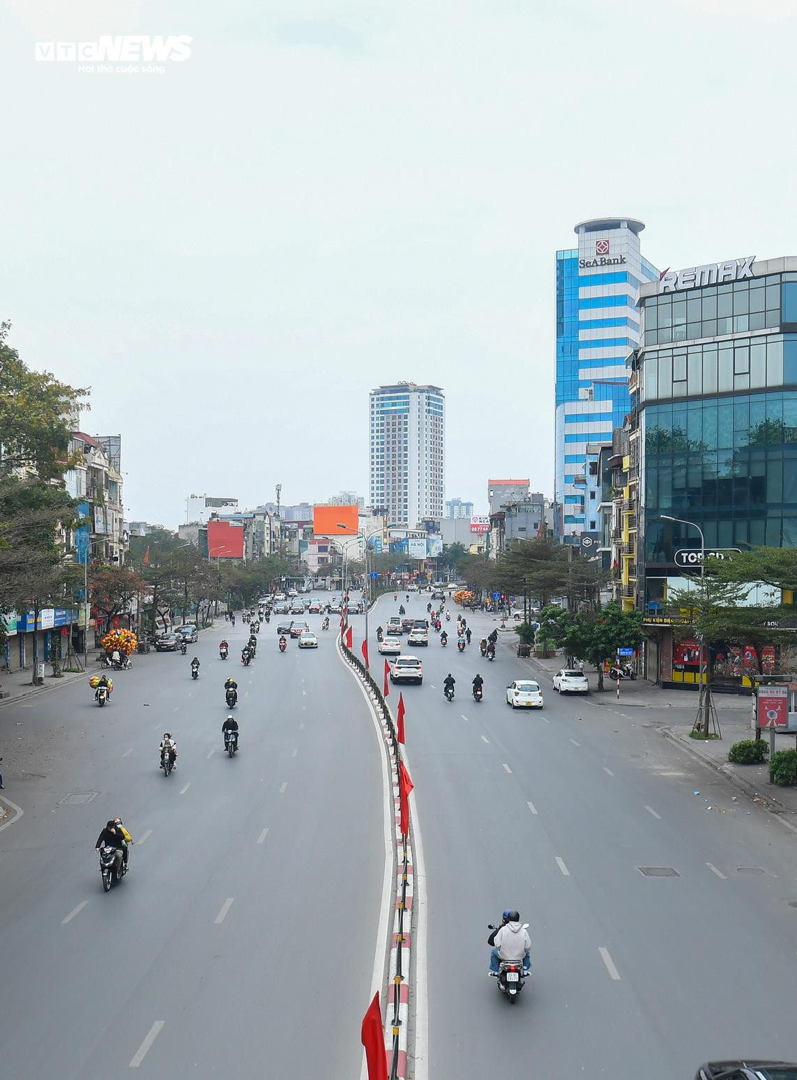 TRỰC TIẾP: Cả nước đón giao thừa Tết Giáp Thìn 2024 - 42