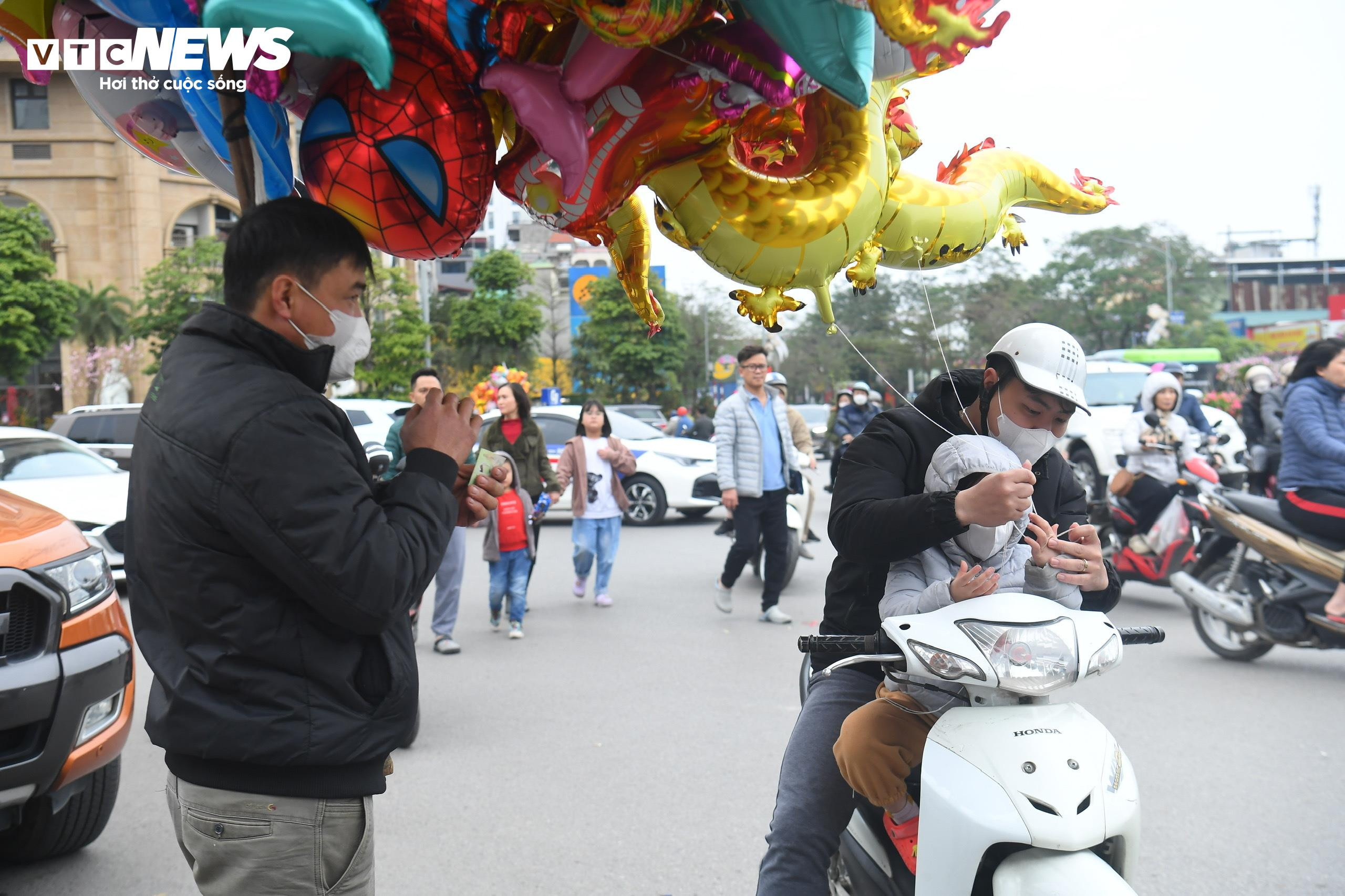 TRỰC TIẾP: Cả nước đón giao thừa Tết Giáp Thìn 2024 - 49