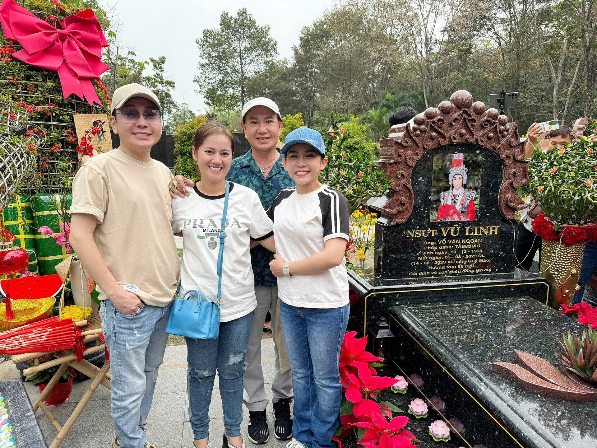 Sao Việt 9/2: Bình Tinh thăm mộ NSƯT Vũ Linh, Đỗ Hà trang hoàng nhà đón Tết - 4