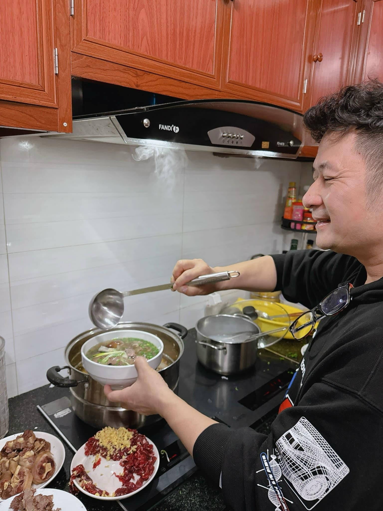 Sao Việt 9/2: Bình Tinh thăm mộ NSƯT Vũ Linh, Đỗ Hà trang hoàng nhà đón Tết - 12