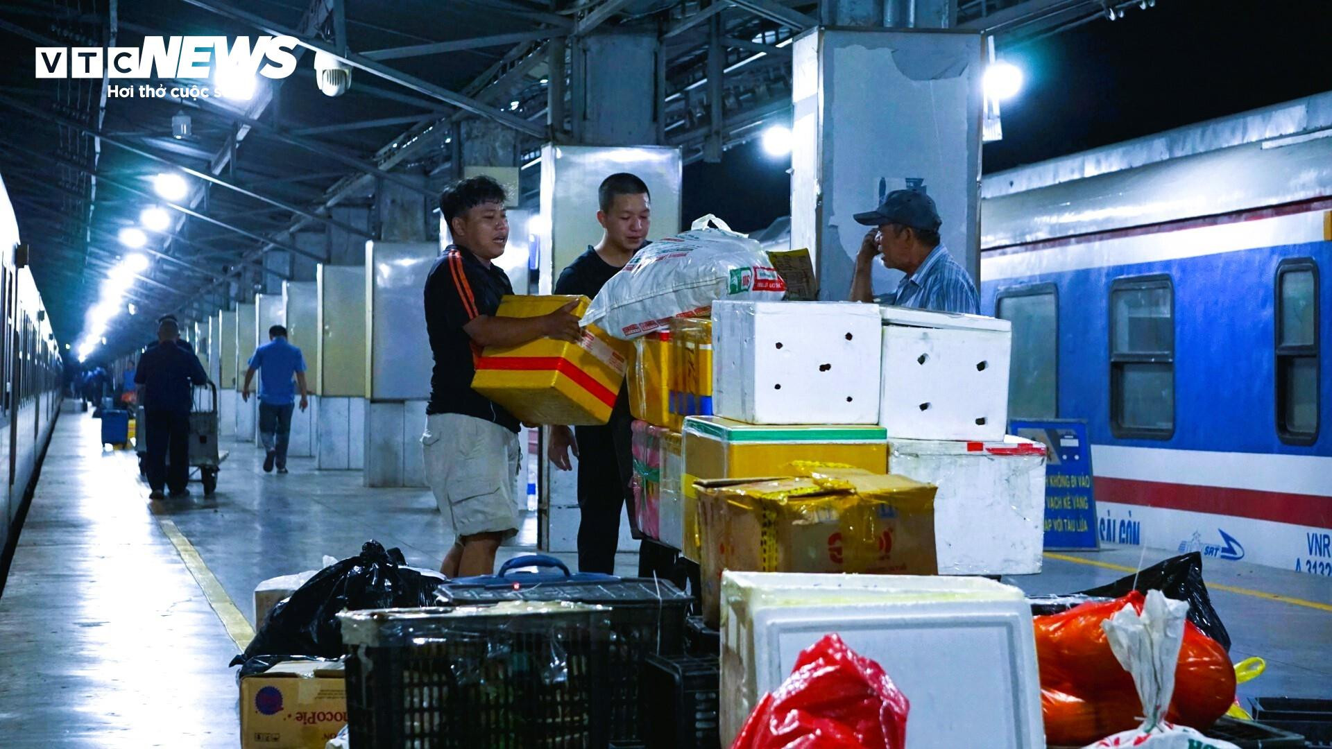 Bâng khuâng chuyến tàu chiều cuối năm - 2