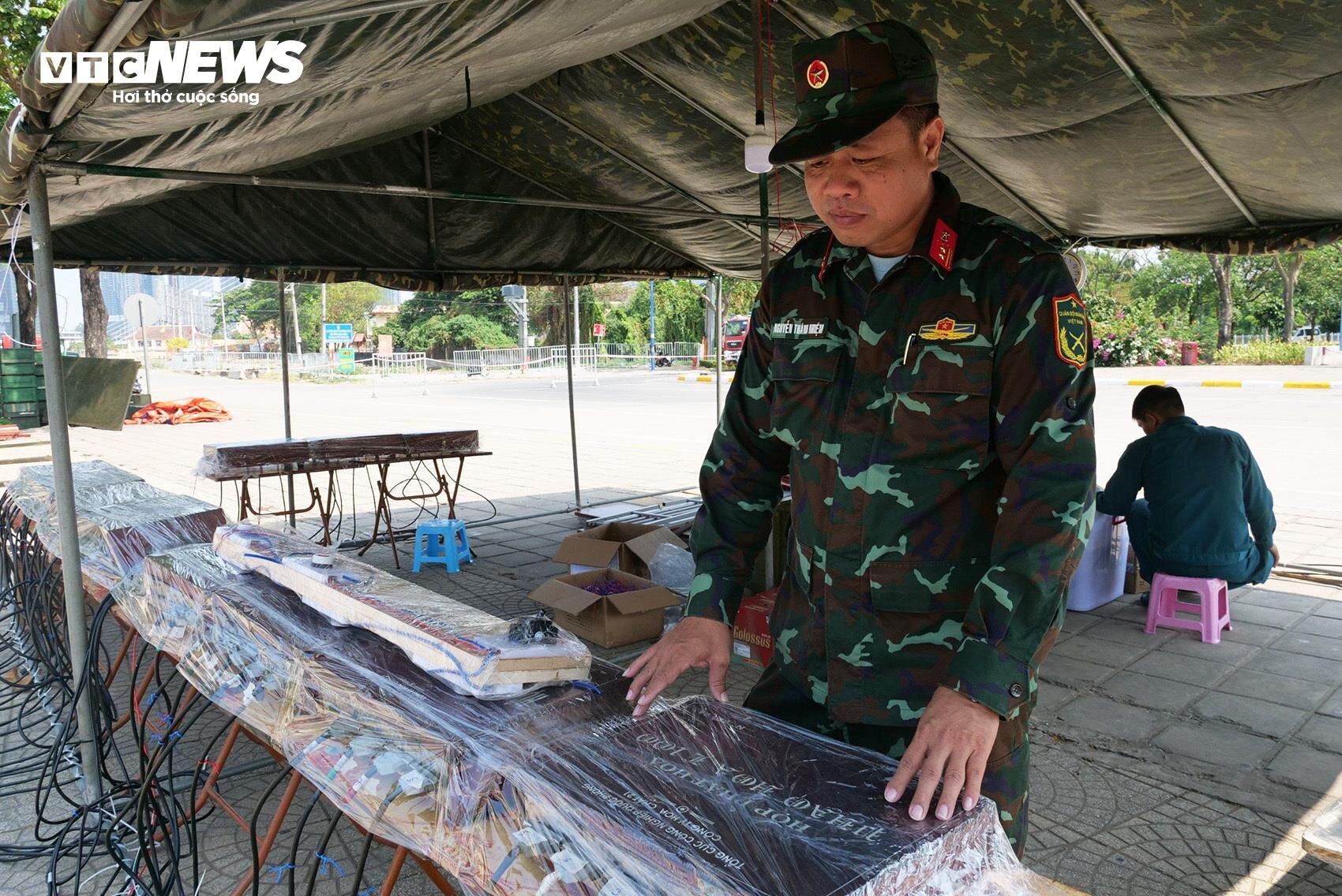 Cận cảnh trận địa pháo hoa ở TP.HCM sẵn sàng khai hoả đón giao thừa mừng năm mới - 16