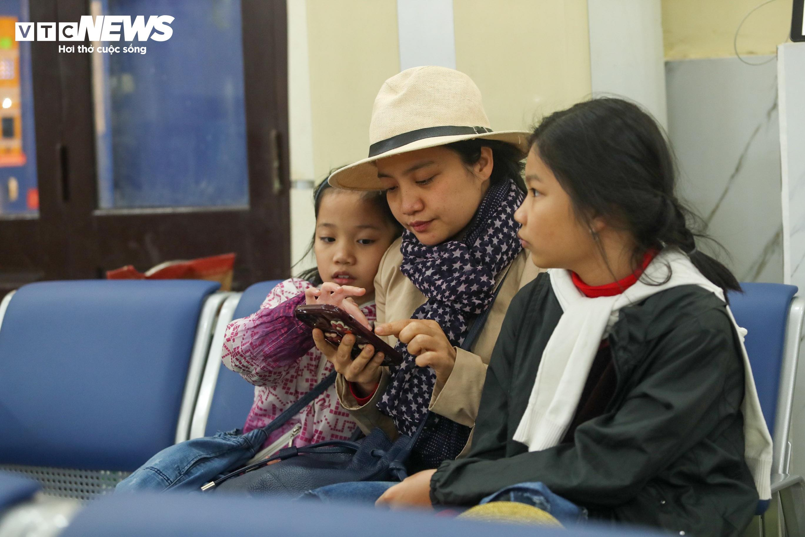 Những vị khách đặc biệt trên chuyến tàu đêm giao thừa đầy cảm xúc - 4