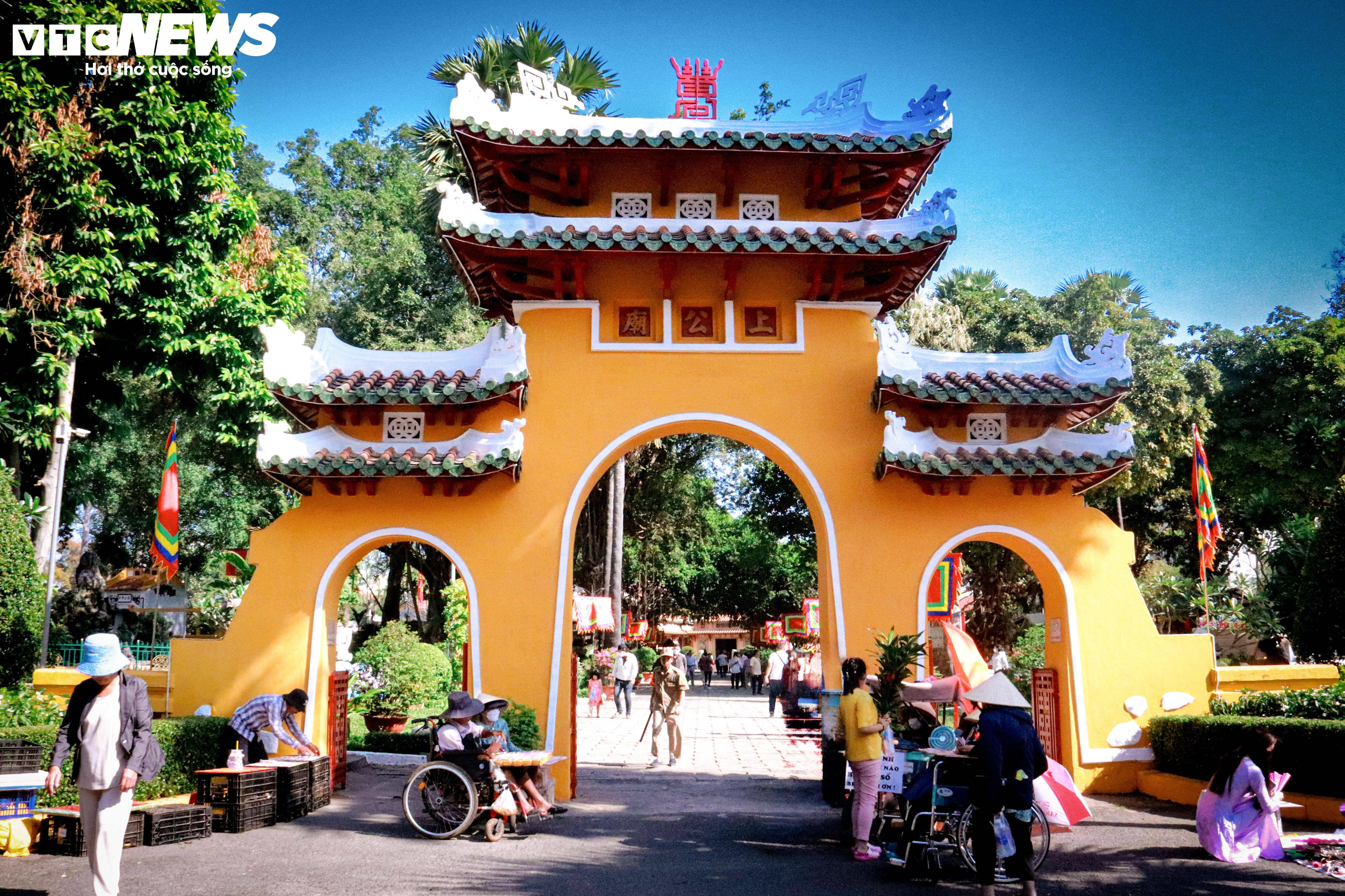 Mùng 3 Tết đi xin xăm, gieo quẻ tại lăng Tổng trấn thành Gia Định xưa - 1