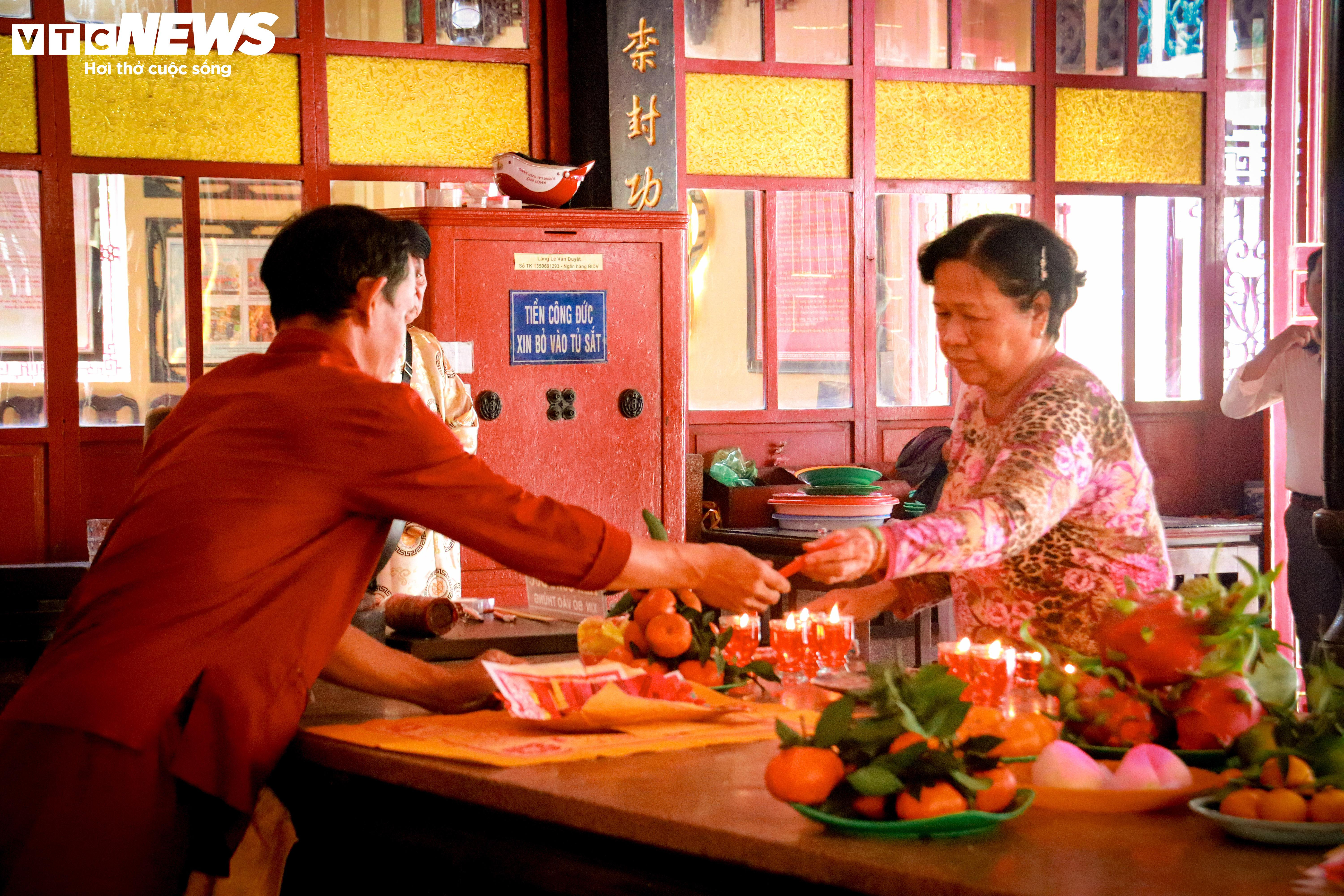 Mùng 3 Tết đi xin xăm, gieo quẻ tại lăng Tổng trấn thành Gia Định xưa - 20