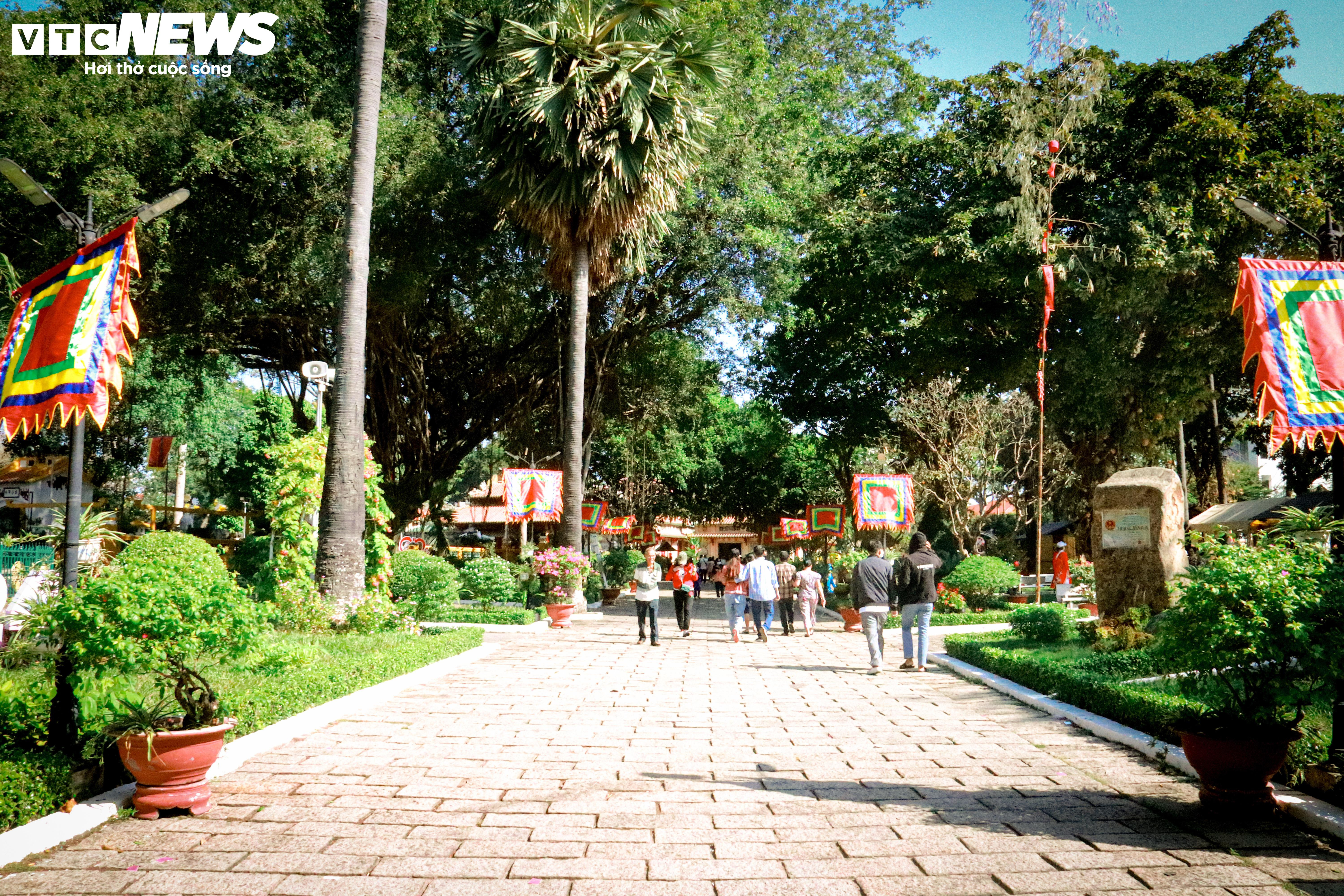 Mùng 3 Tết đi xin xăm, gieo quẻ tại lăng Tổng trấn thành Gia Định xưa - 7