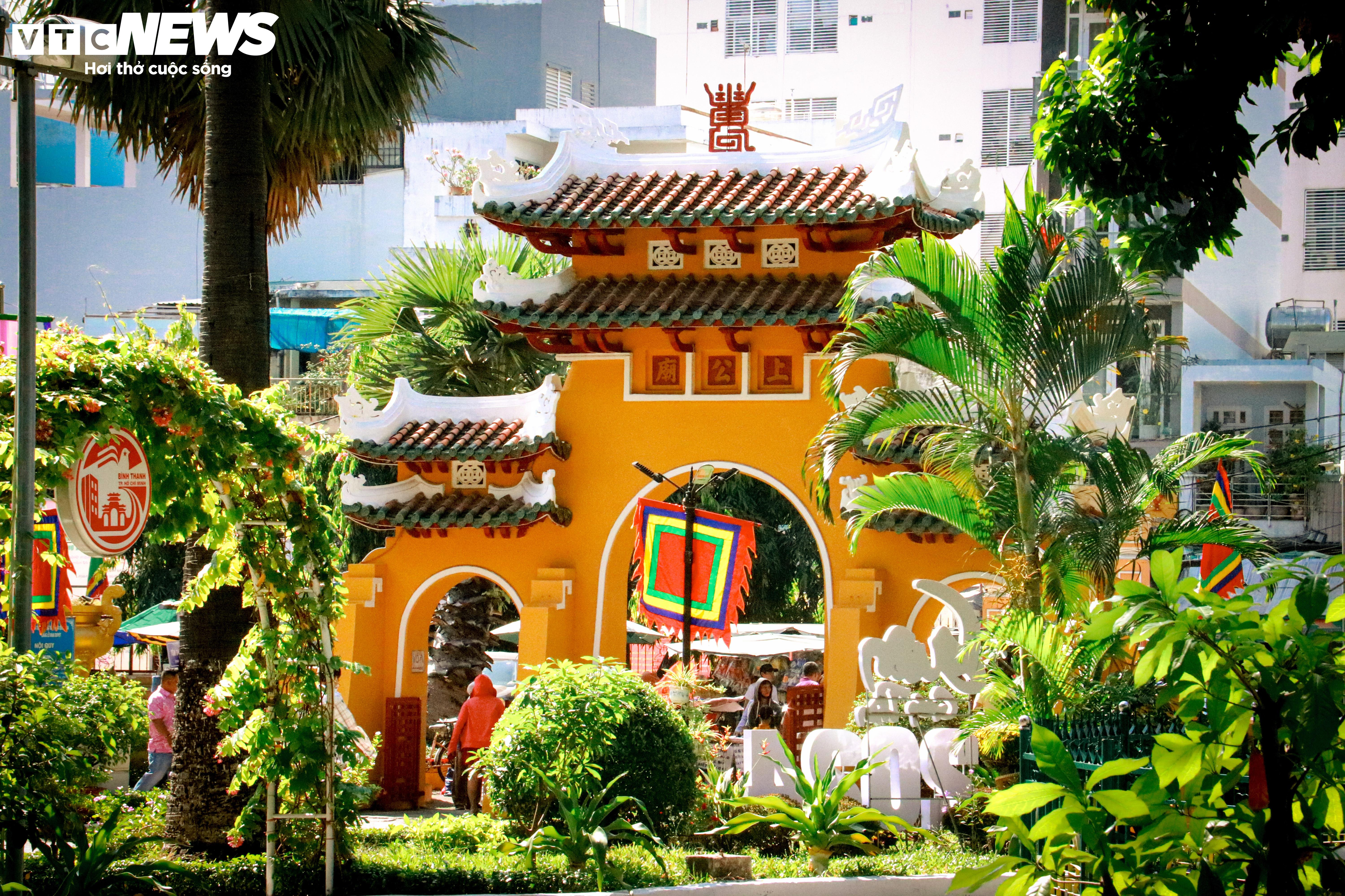 Mùng 3 Tết đi xin xăm, gieo quẻ tại lăng Tổng trấn thành Gia Định xưa - 2