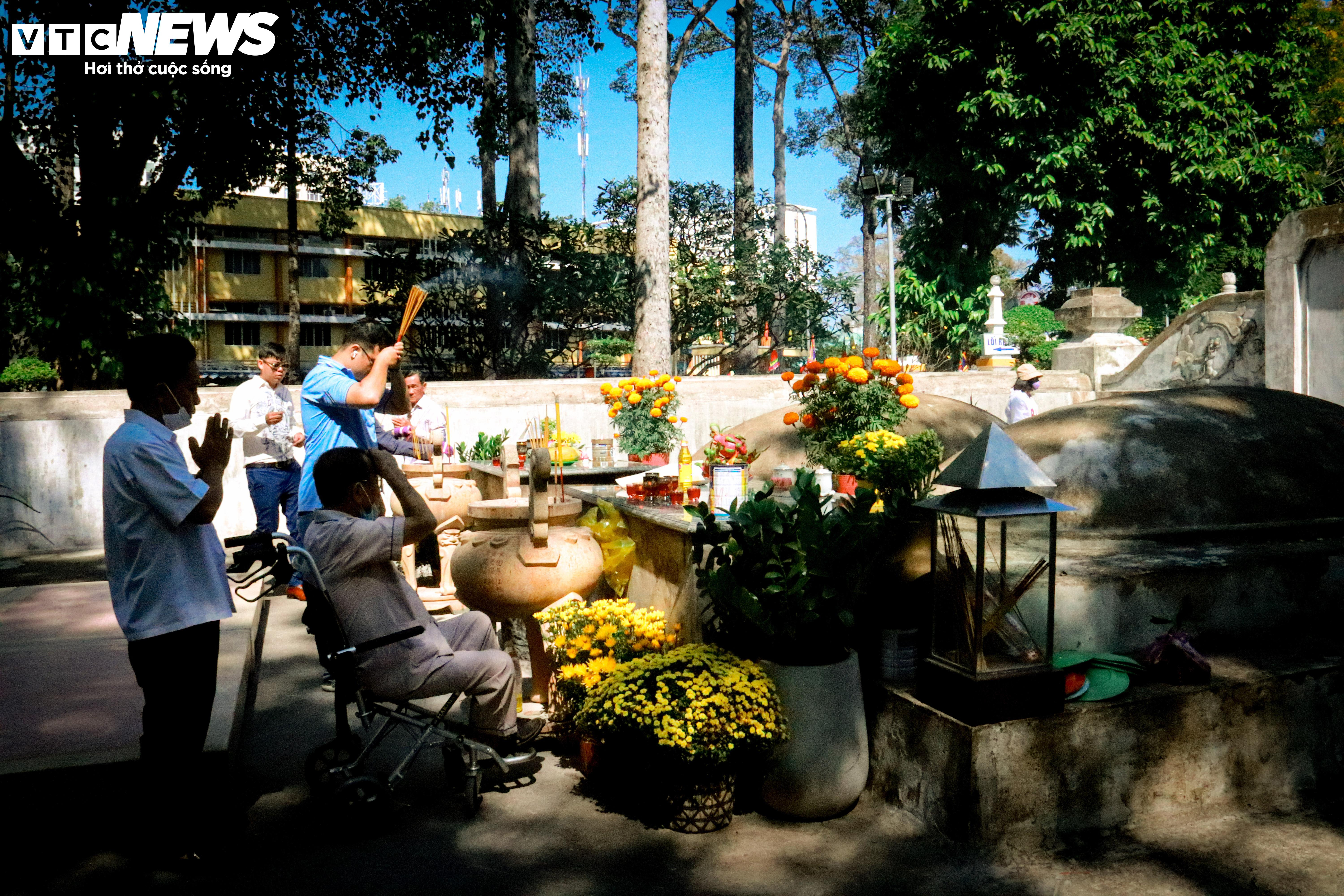 Mùng 3 Tết đi xin xăm, gieo quẻ tại lăng Tổng trấn thành Gia Định xưa - 30