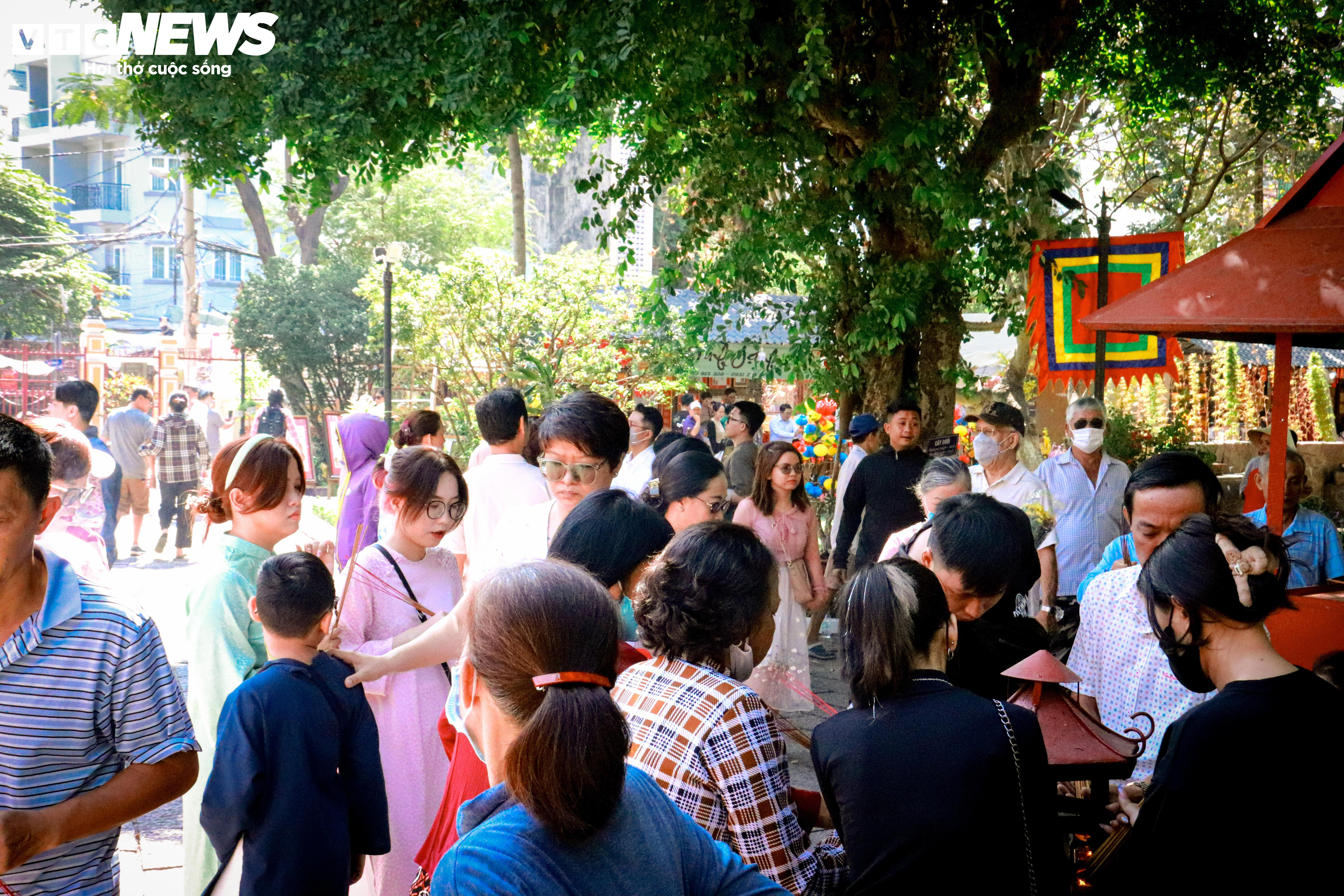 Mùng 3 Tết đi xin xăm, gieo quẻ tại lăng Tổng trấn thành Gia Định xưa - 4