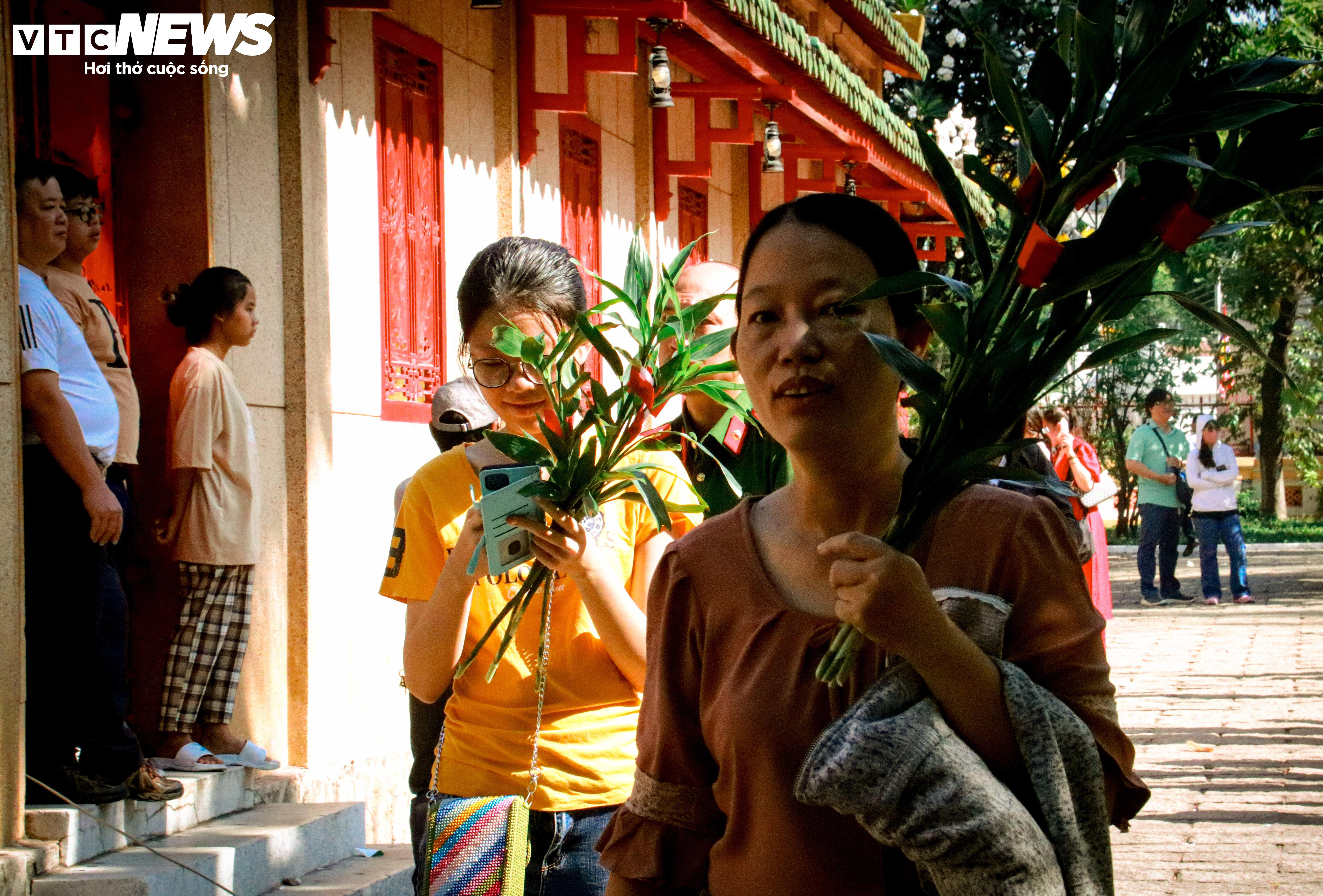 Mùng 3 Tết đi xin xăm, gieo quẻ tại lăng Tổng trấn thành Gia Định xưa - 23