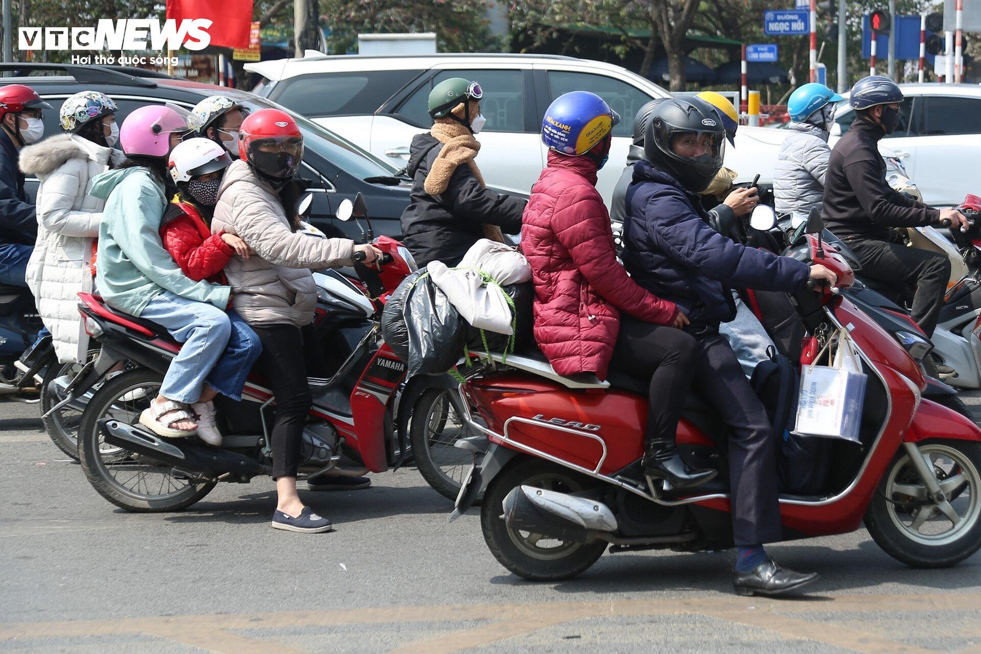 Người dân trở lại Hà Nội sớm, cao tốc Pháp Vân - Cầu Giẽ kẹt cứng - 8