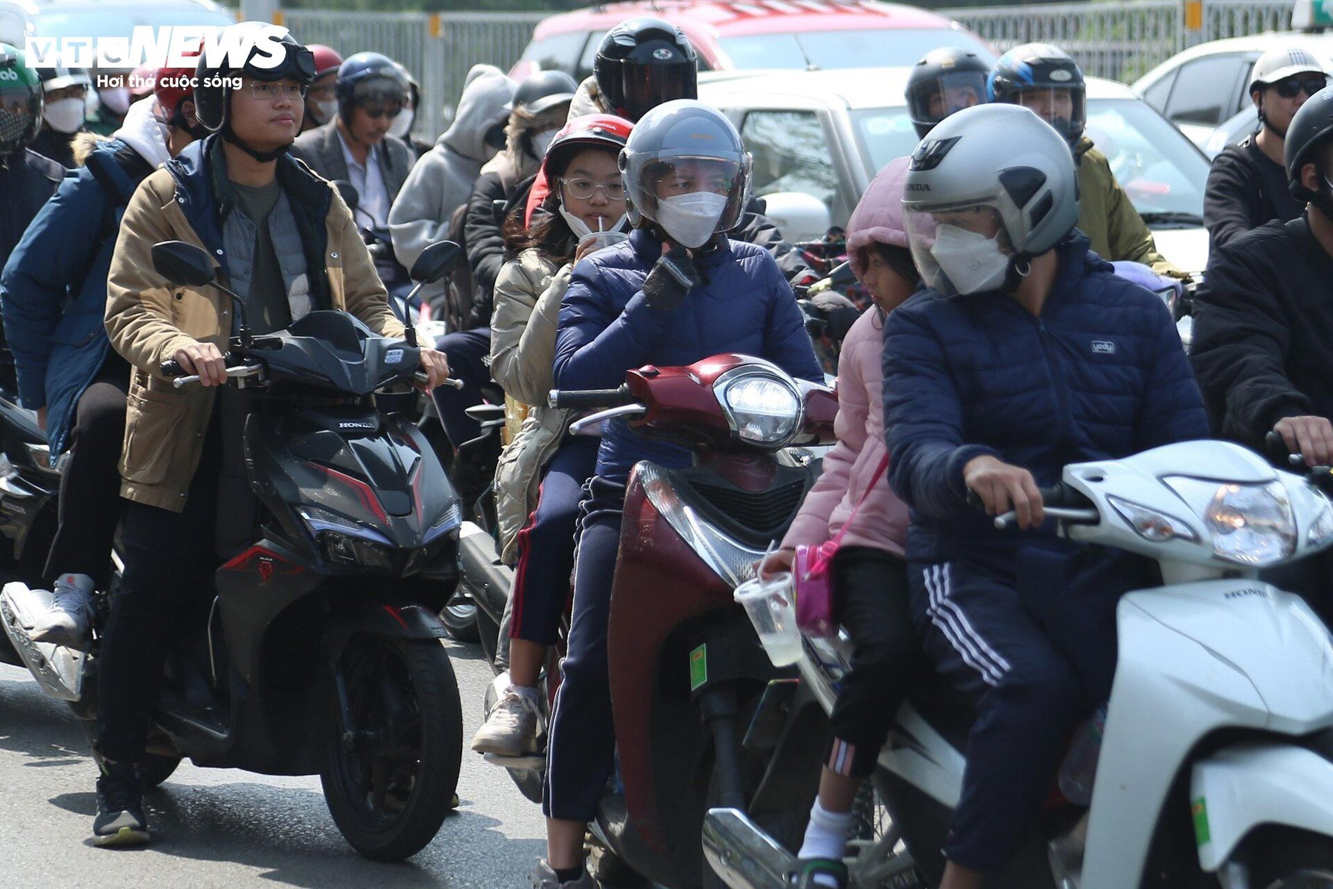 Người dân trở lại Hà Nội sớm, cao tốc Pháp Vân - Cầu Giẽ kẹt cứng - 9
