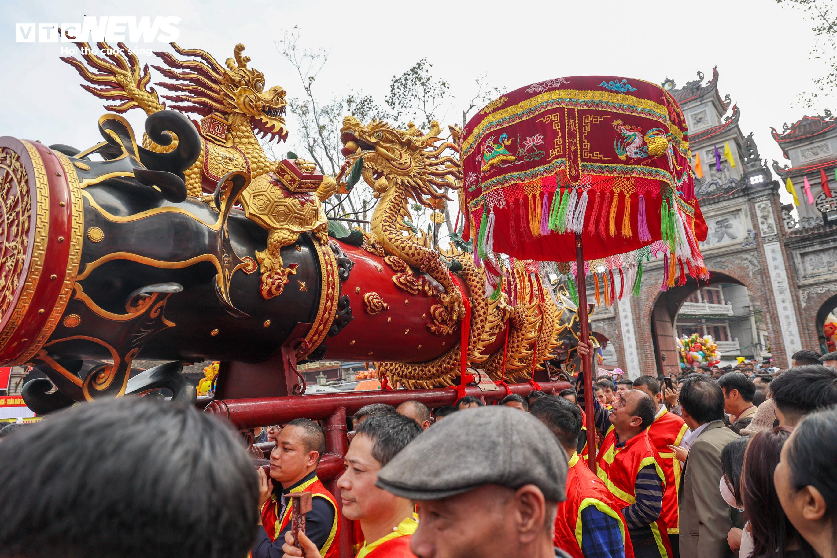 Mùng 4 Tết, làng Đồng Kỵ Bắc Ninh tưng bừng rước đại pháo - 12