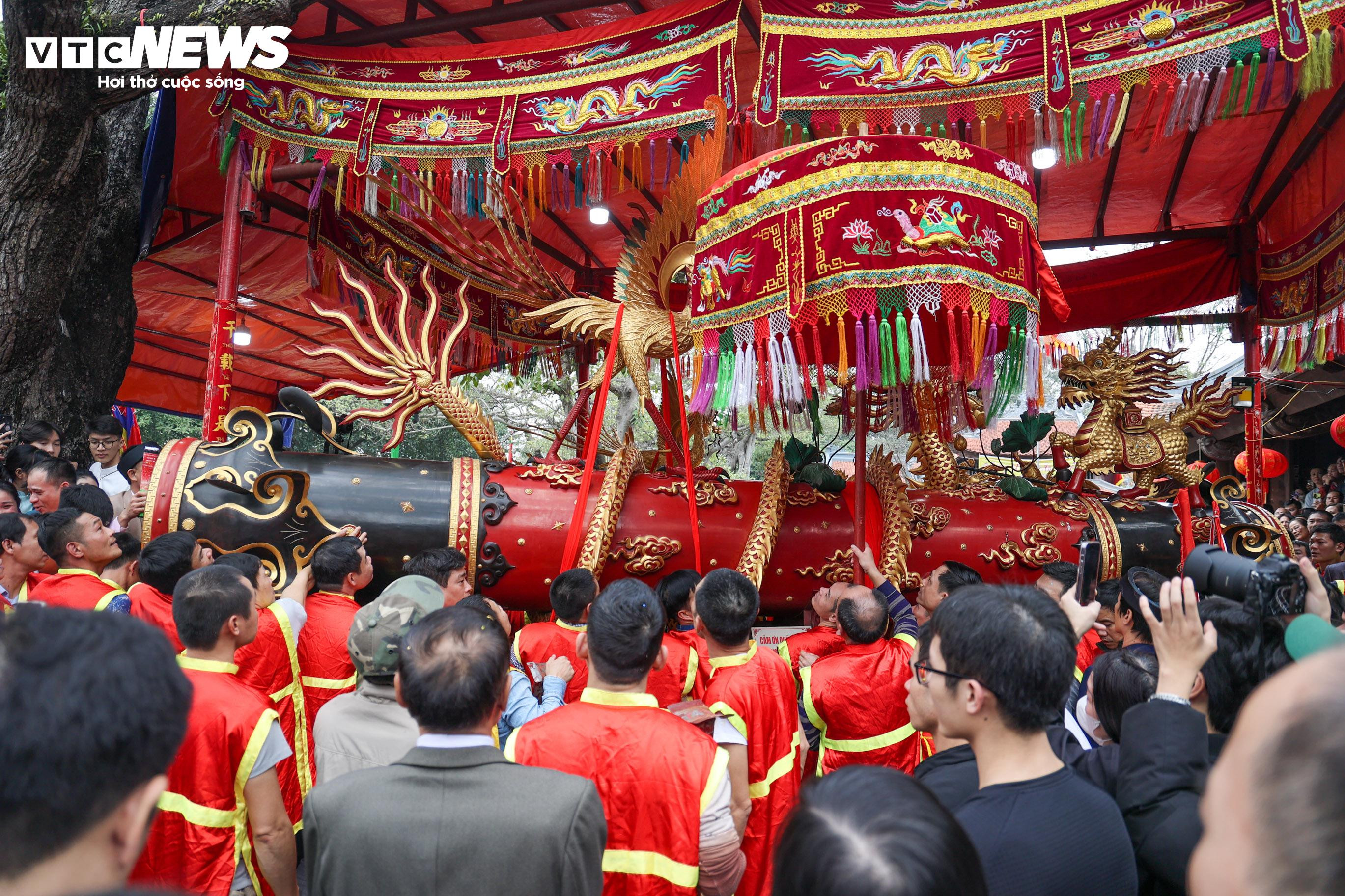 Mùng 4 Tết, làng Đồng Kỵ Bắc Ninh tưng bừng rước đại pháo - 1