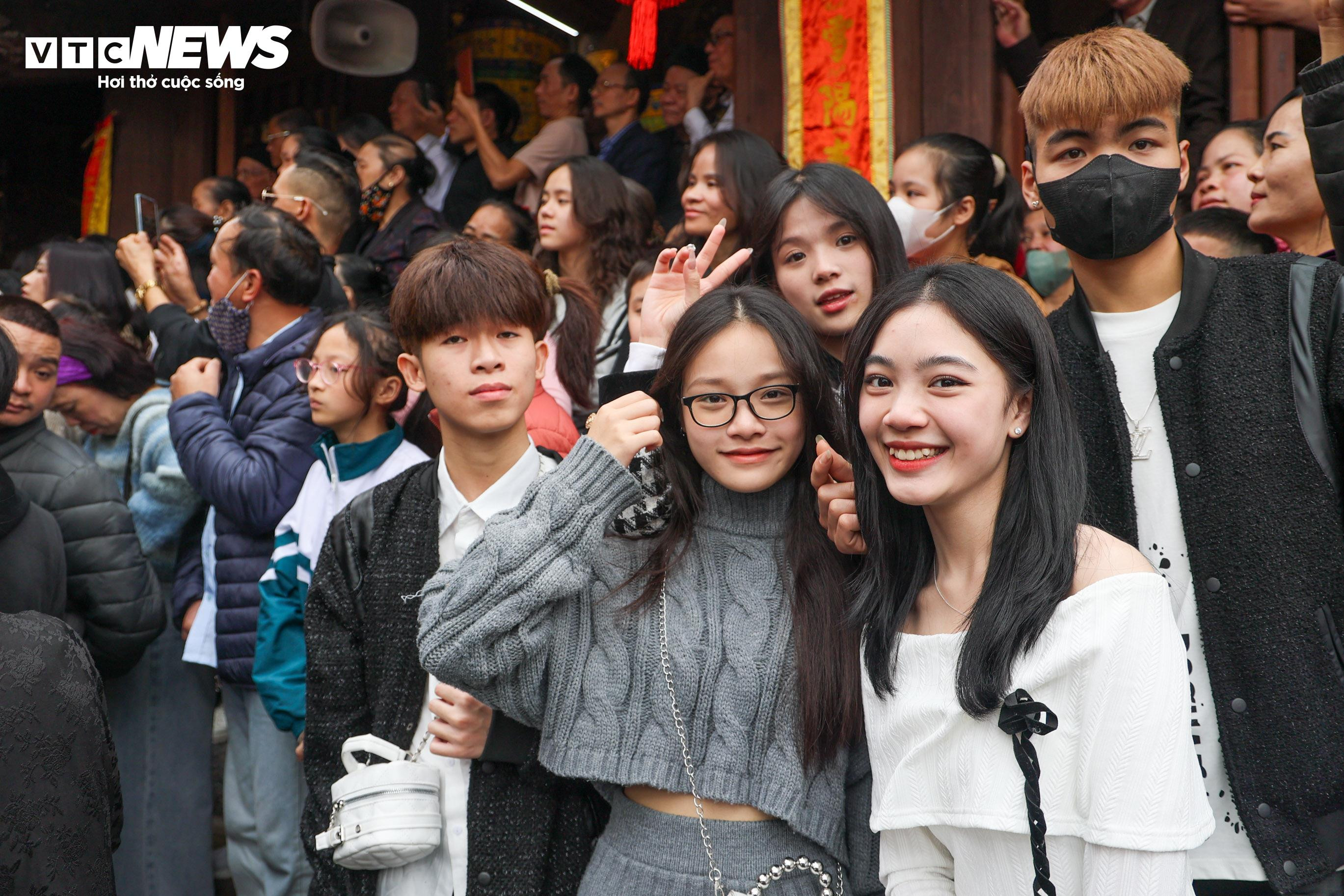 Mùng 4 Tết, làng Đồng Kỵ Bắc Ninh tưng bừng rước đại pháo - 9