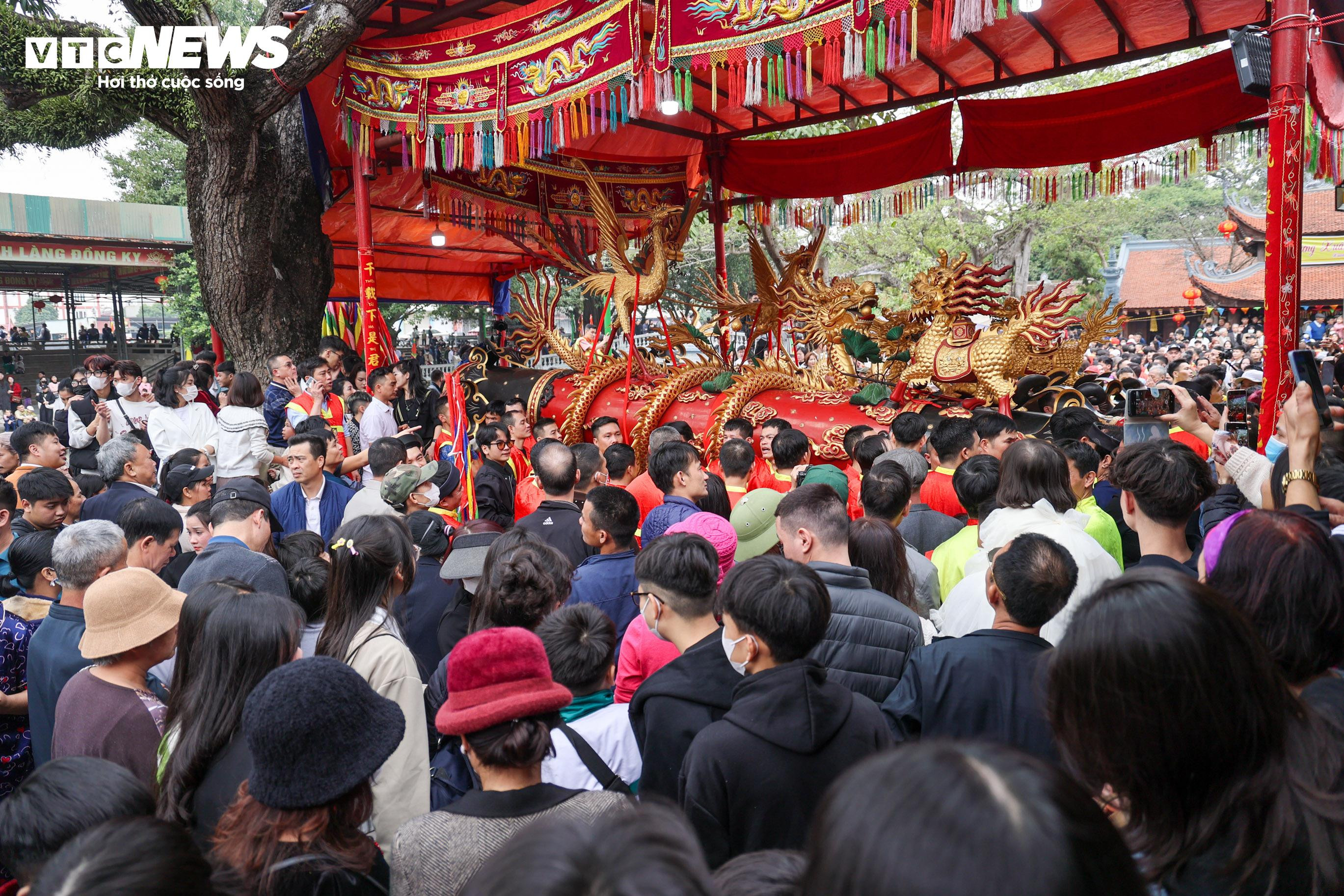 Mùng 4 Tết, làng Đồng Kỵ Bắc Ninh tưng bừng rước đại pháo - 5