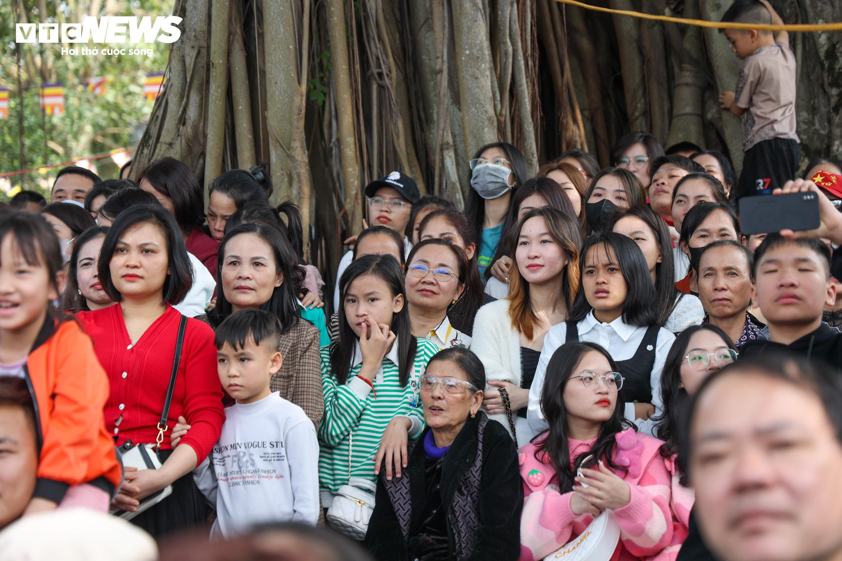 Mùng 4 Tết, làng Đồng Kỵ Bắc Ninh tưng bừng rước đại pháo - 18